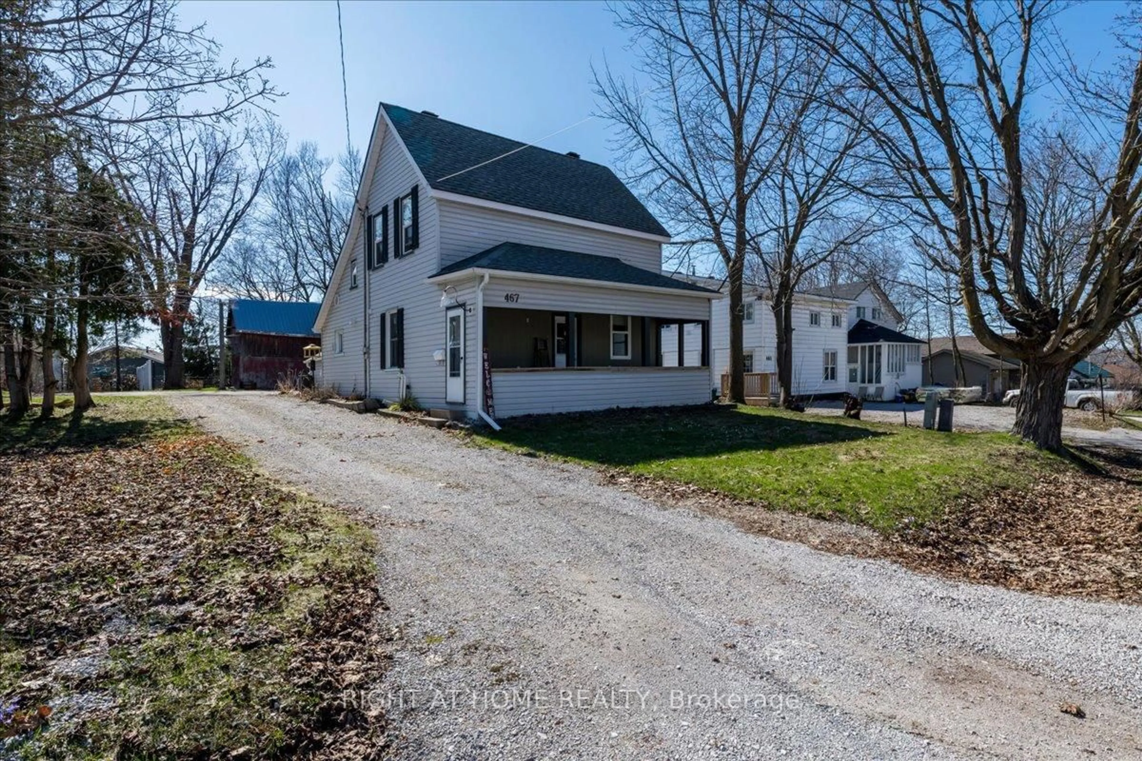 A pic from outside/outdoor area/front of a property/back of a property/a pic from drone, street for 467 High St, Orillia Ontario L3V 4X8