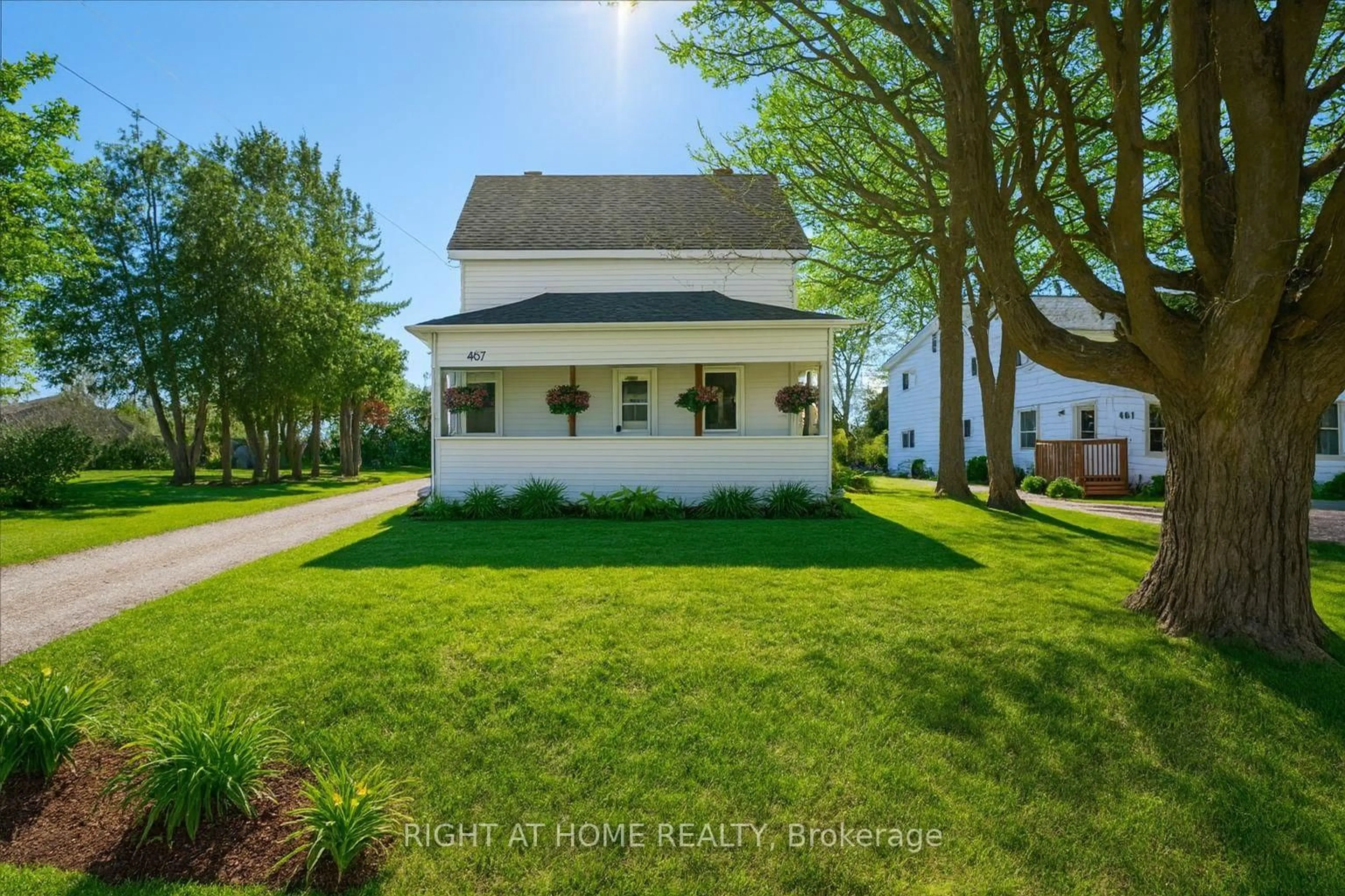 A pic from outside/outdoor area/front of a property/back of a property/a pic from drone, water/lake/river/ocean view for 467 High St, Orillia Ontario L3V 4X8