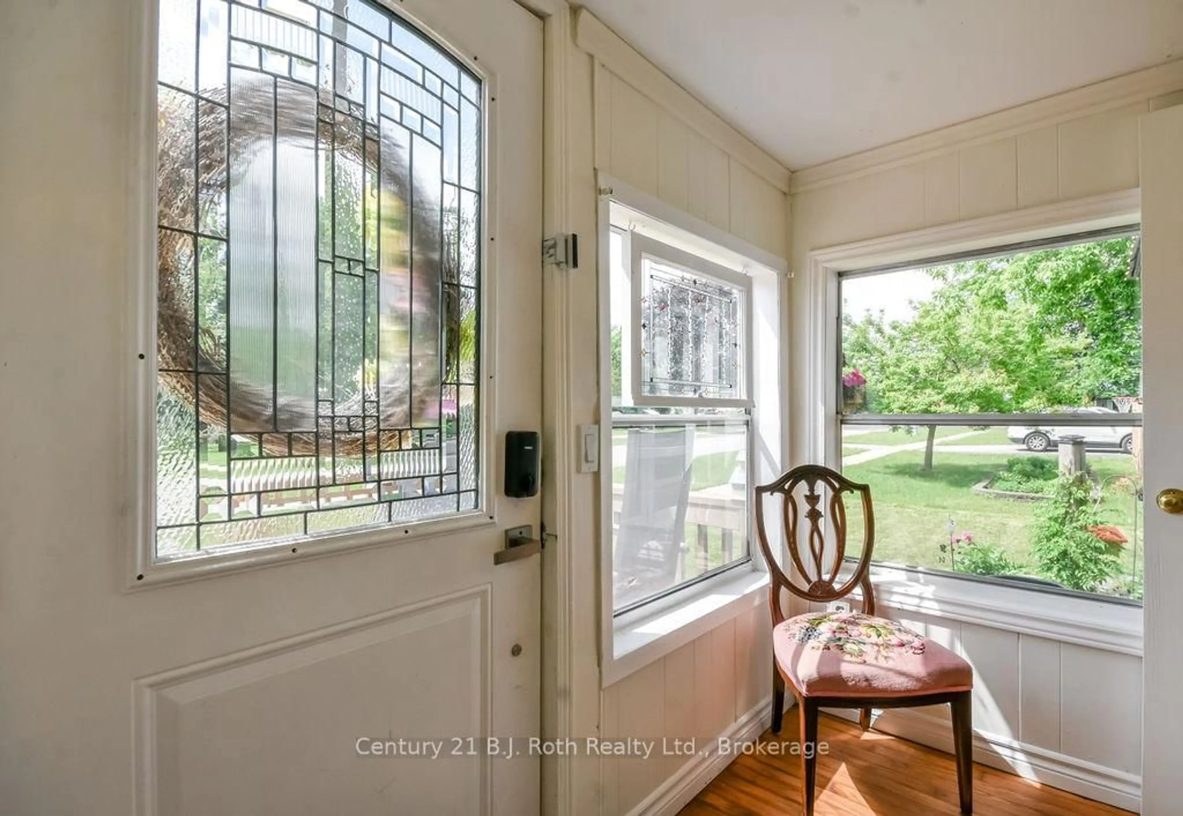 Indoor entryway for 309 Hilda St, Orillia Ontario L3V 1J4