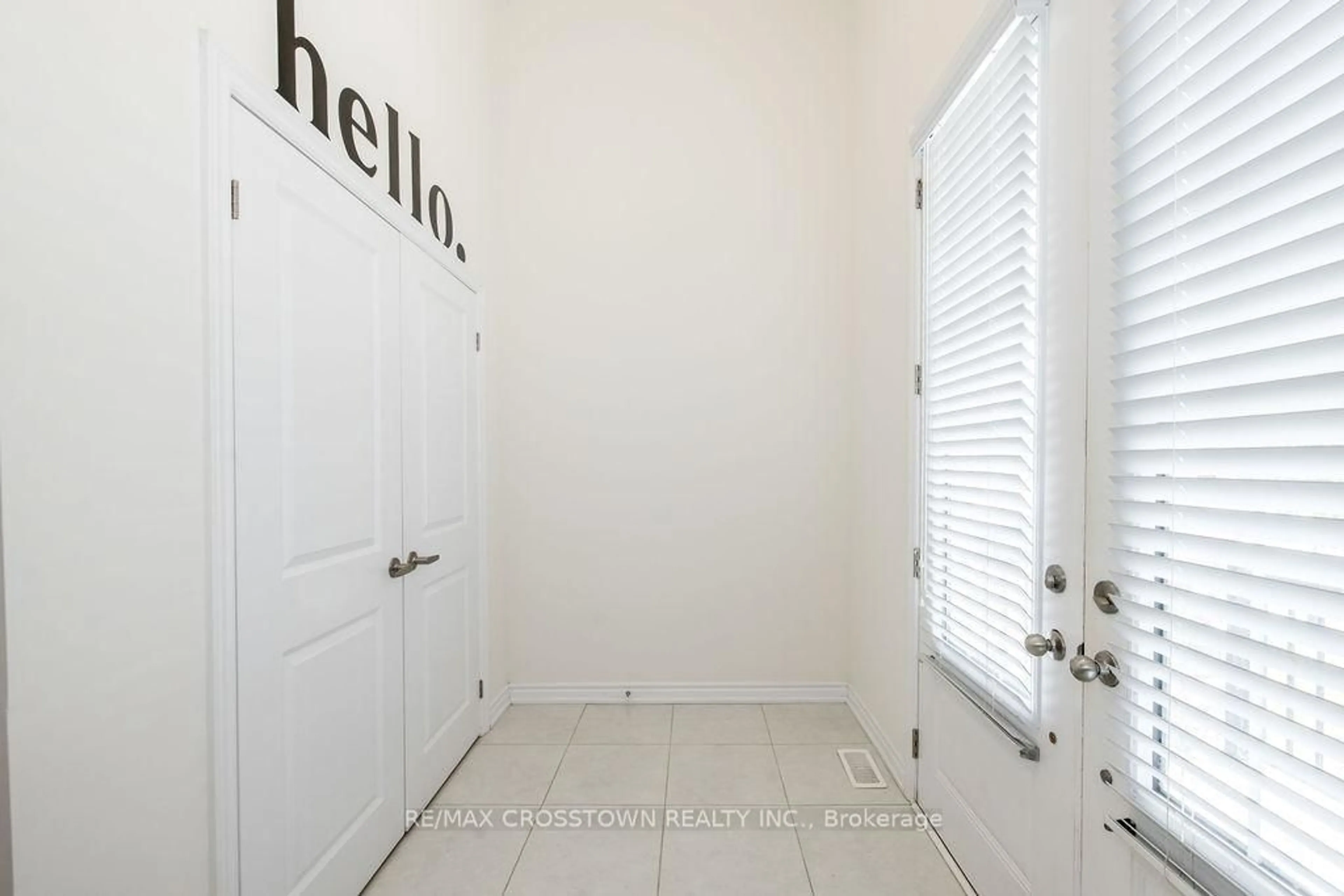 Indoor entryway for 22 Simona Ave, Wasaga Beach Ontario L9Z 0L4