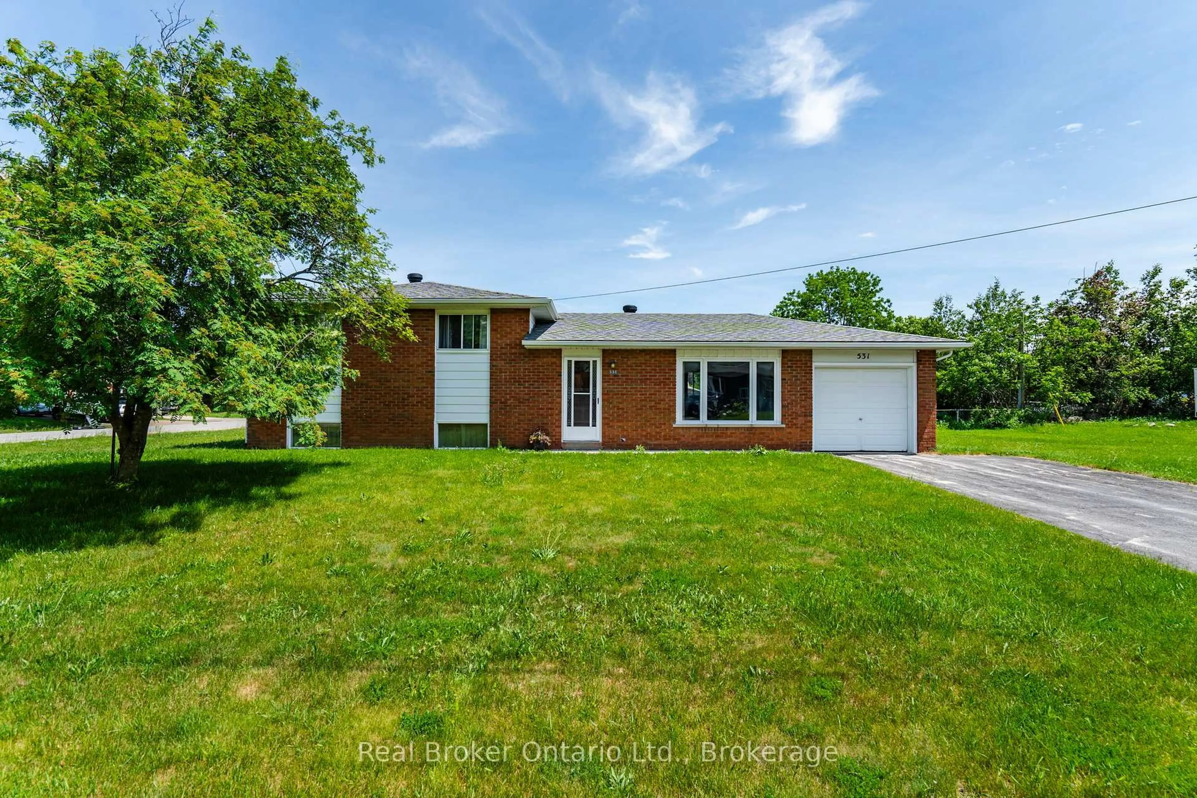 Home with brick exterior material, street for 531 Seventh Ave, Tay Ontario L0K 1R0