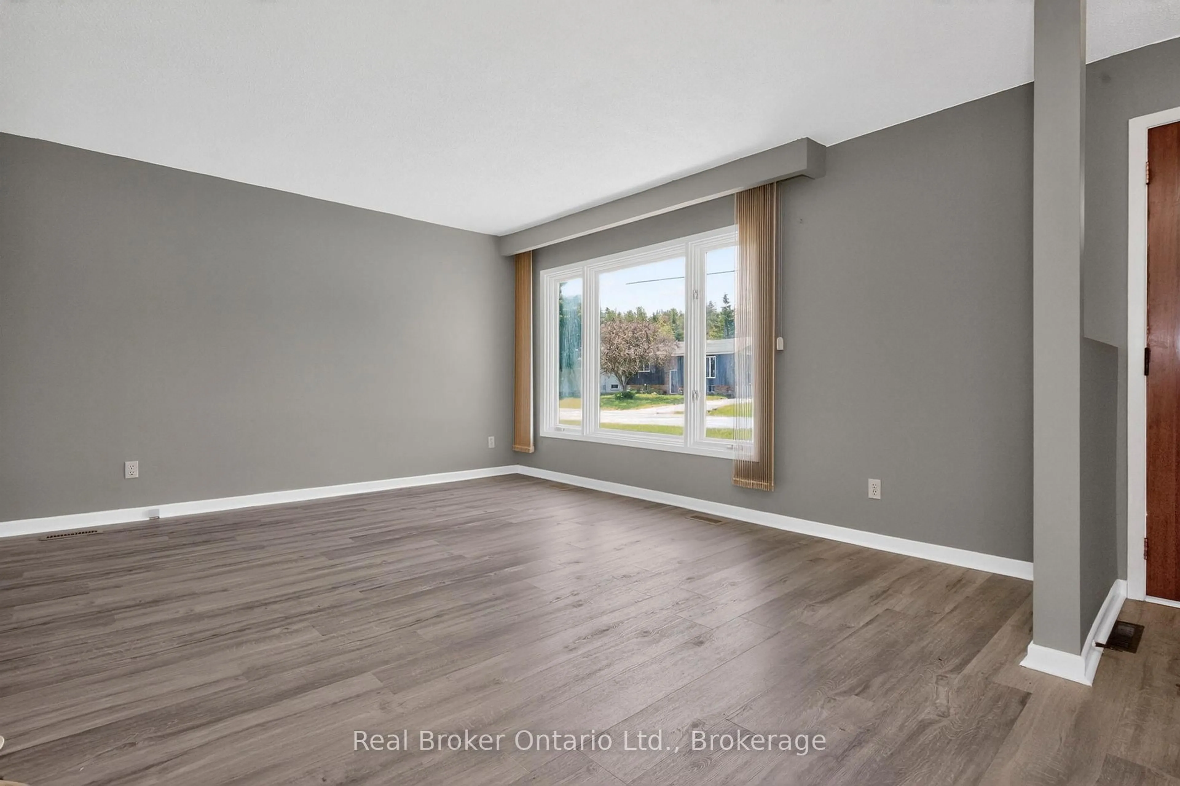 A pic of a room for 531 Seventh Ave, Tay Ontario L0K 1R0