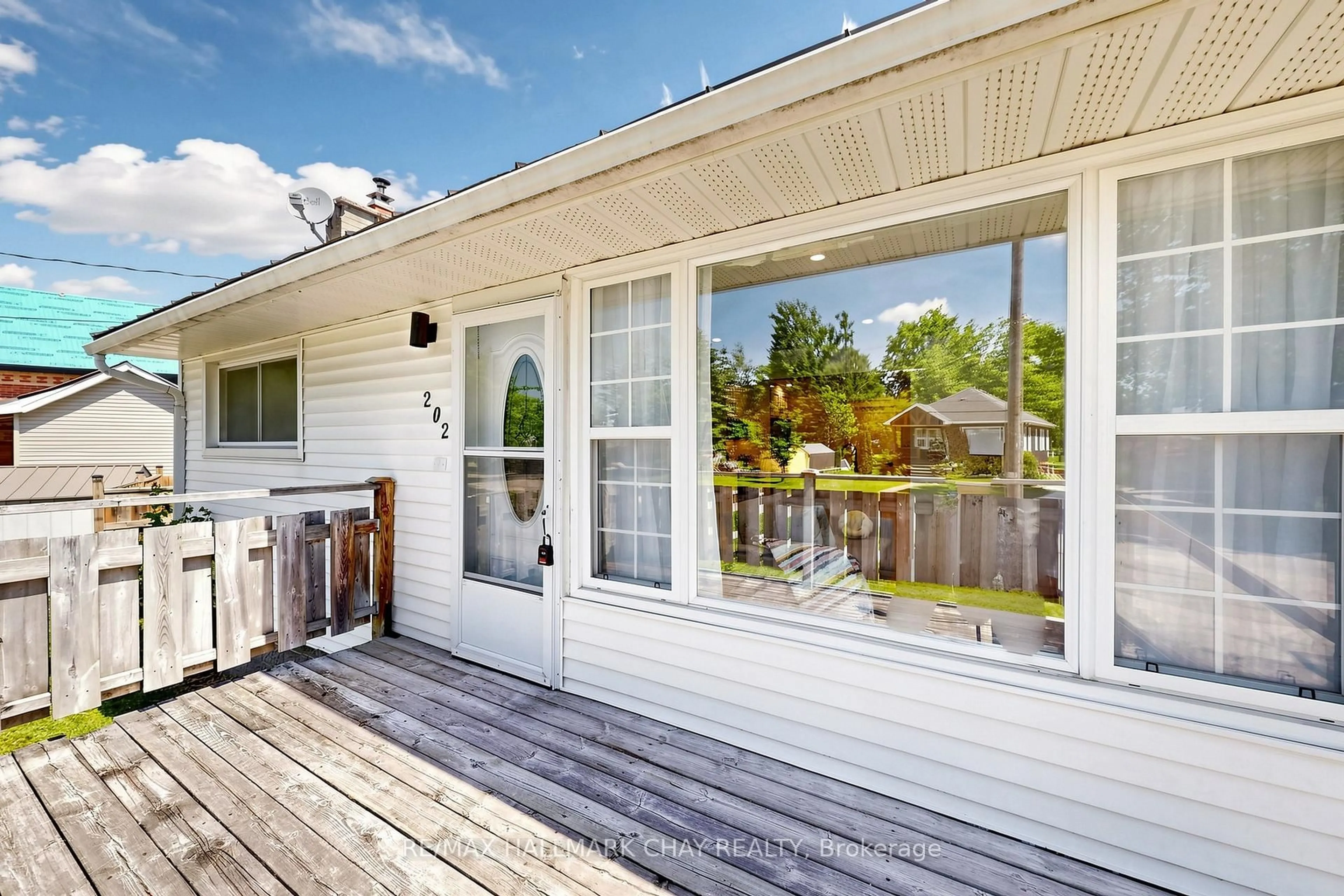 Home with vinyl exterior material, unknown for 202 Cherry St, Clearview Ontario L0M 1S0