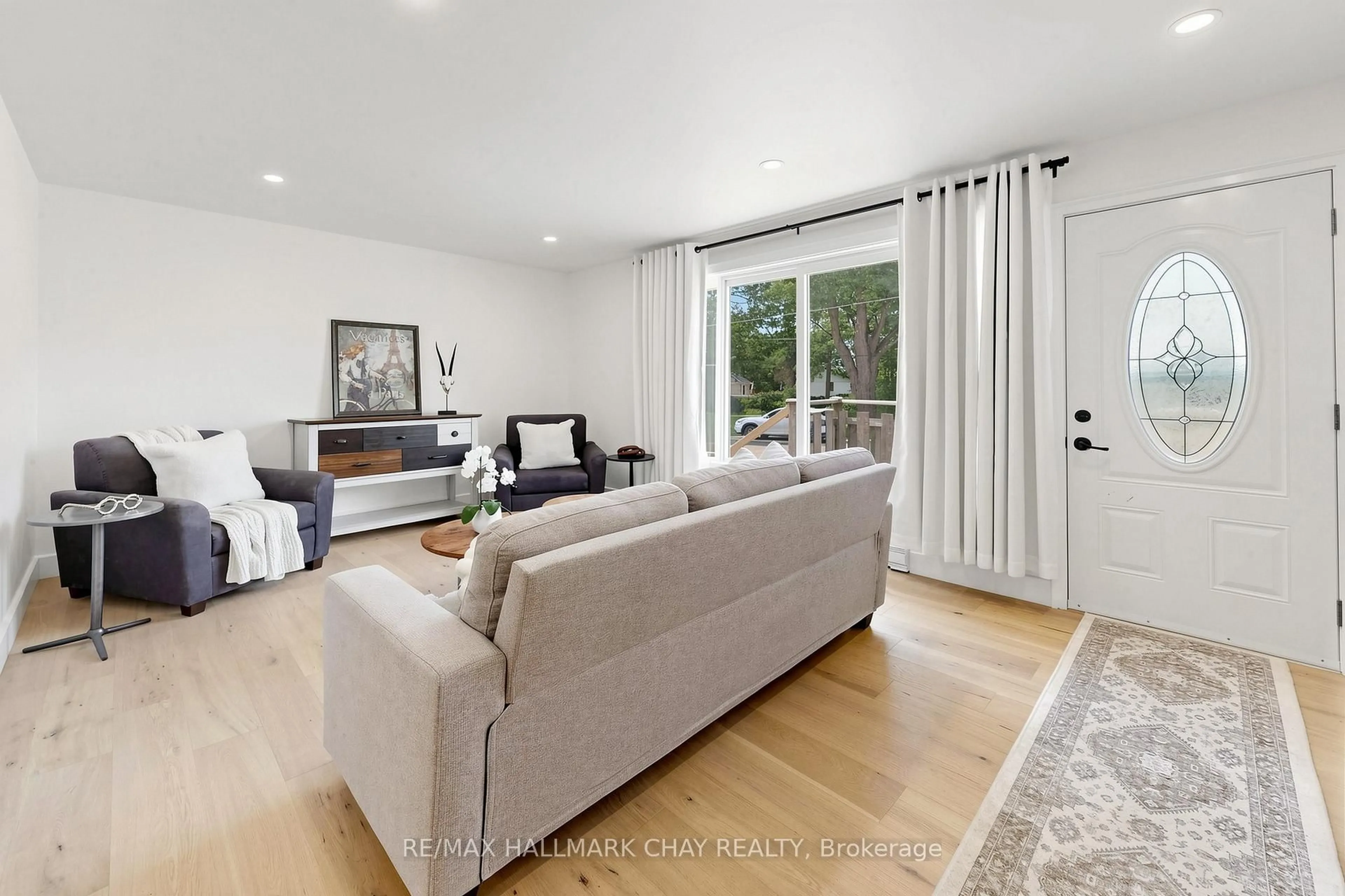 Living room with furniture, unknown for 202 Cherry St, Clearview Ontario L0M 1S0