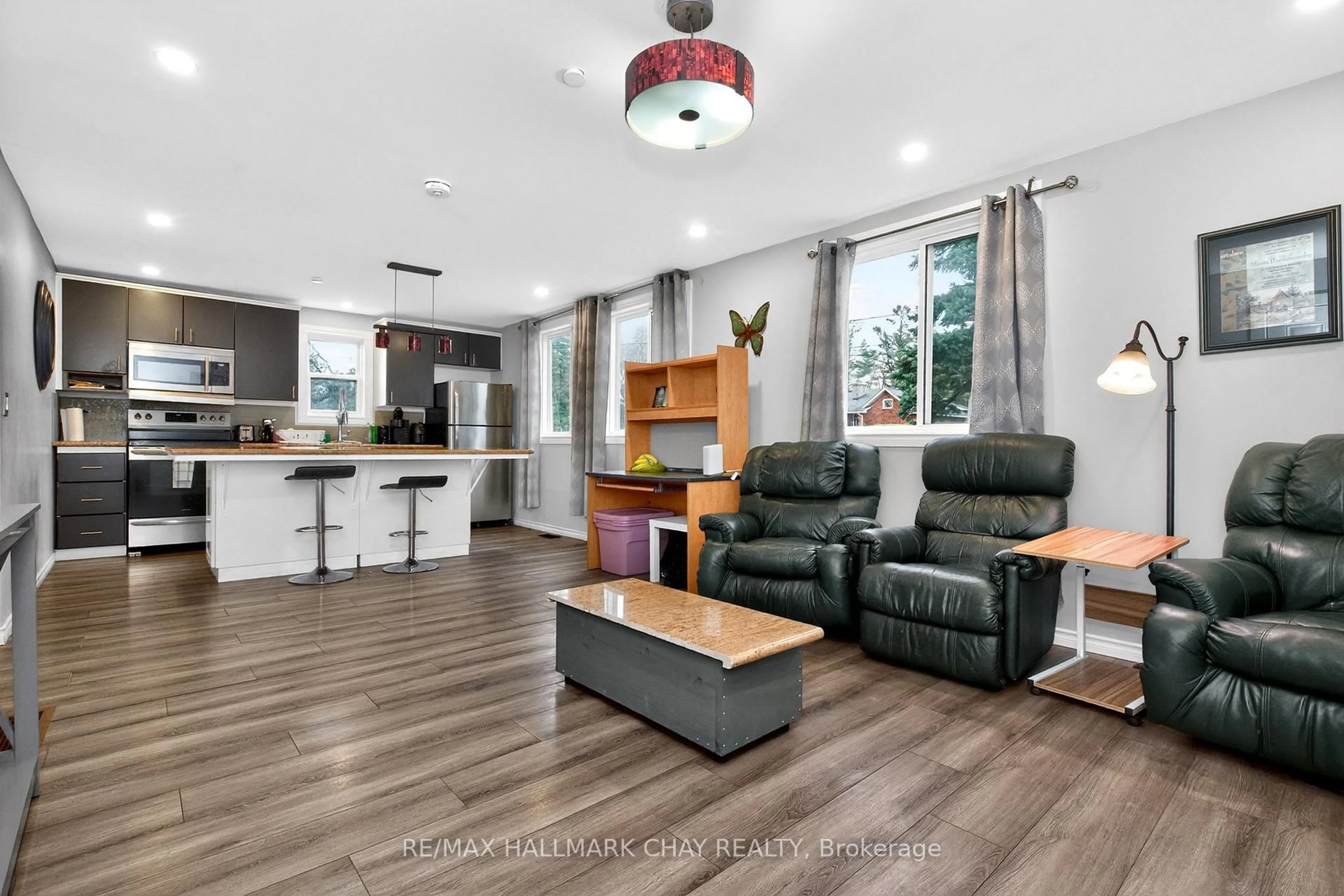 Open concept kitchen, wood/laminate floor for 371 Barrie Rd, Orillia Ontario L3V 2S1