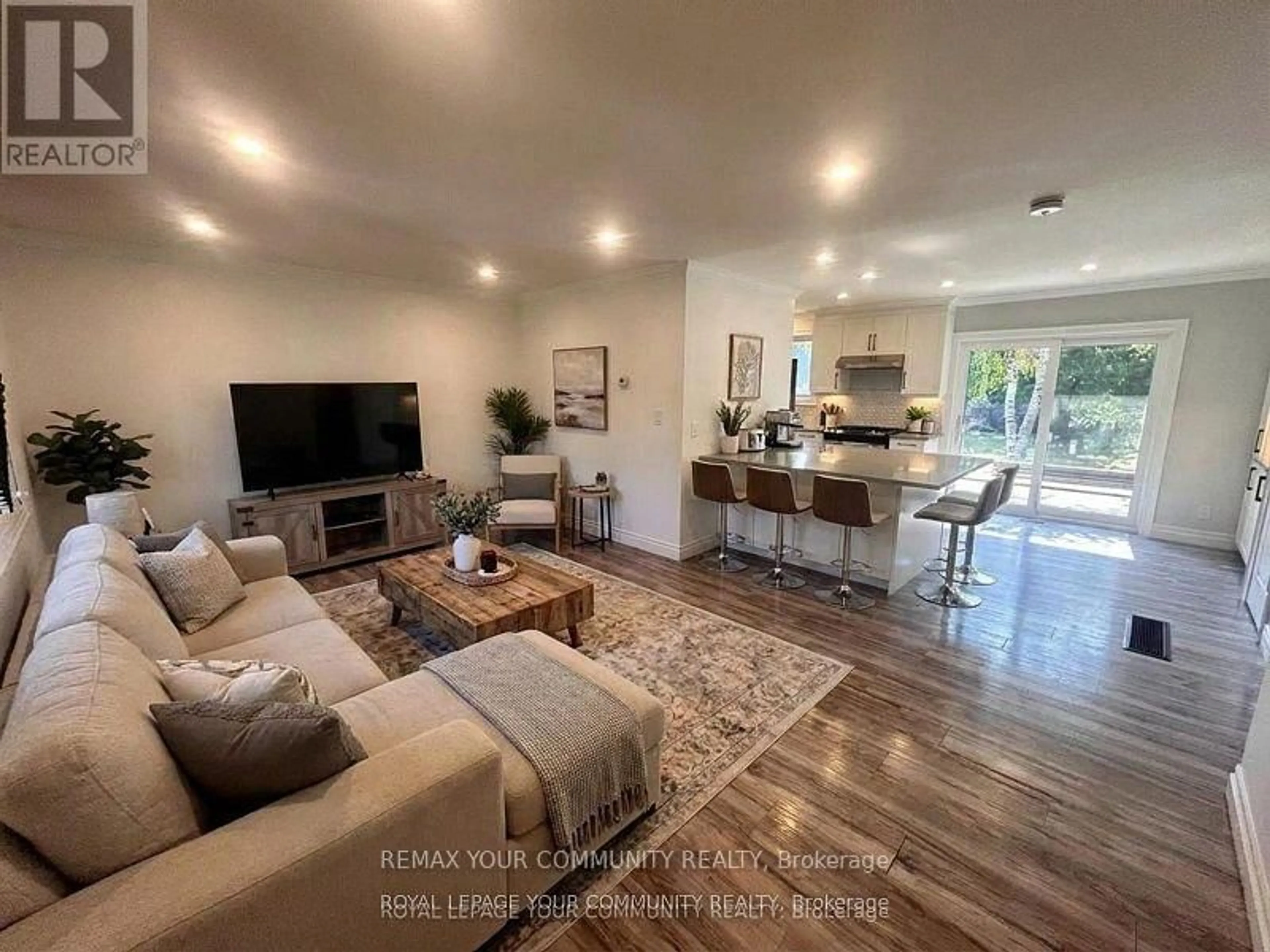 Living room with furniture, unknown for 93 Westmount Dr, Orillia Ontario L3V 6E2