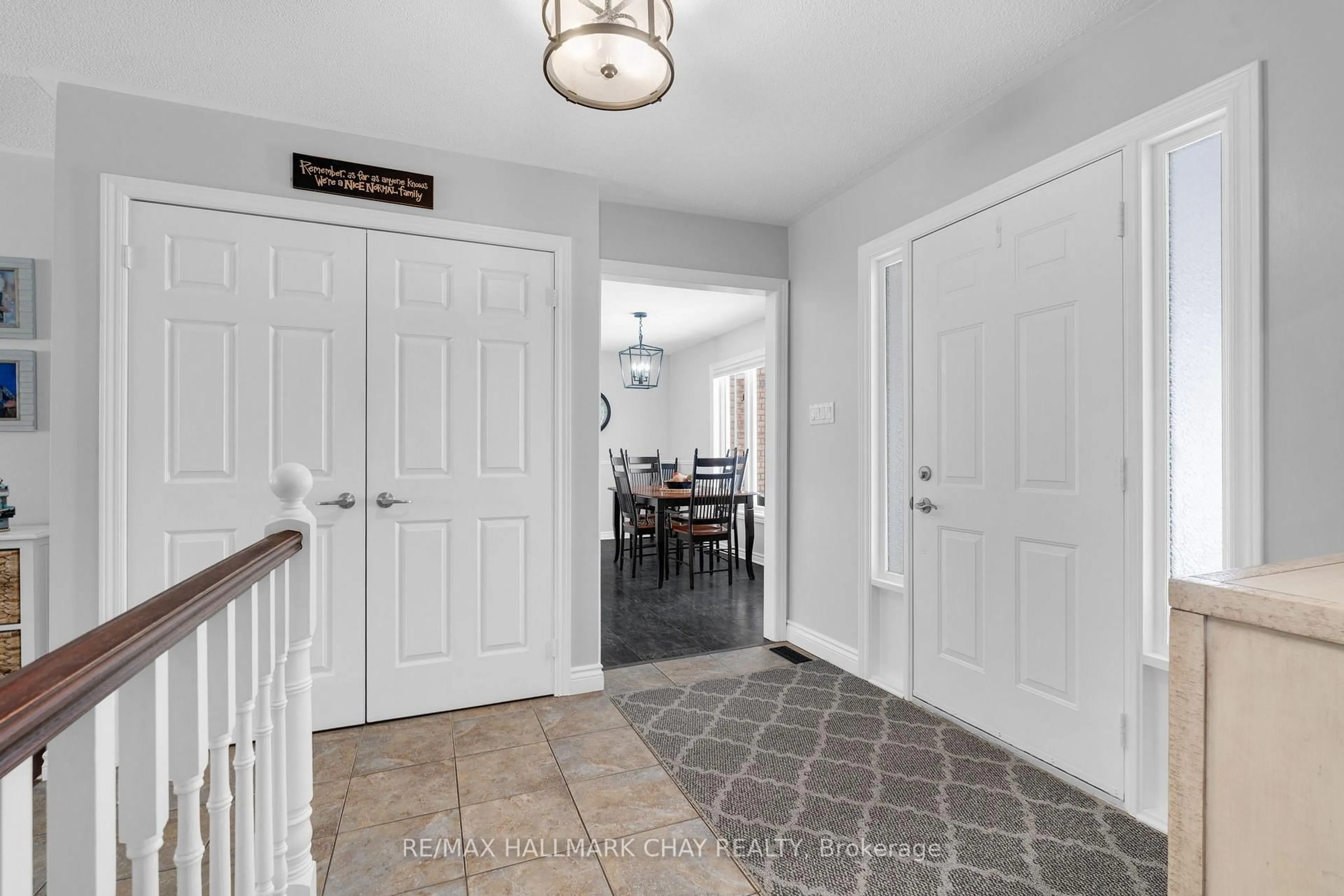 Indoor entryway for 35 Eder Tr, Springwater Ontario L0L 1Y3