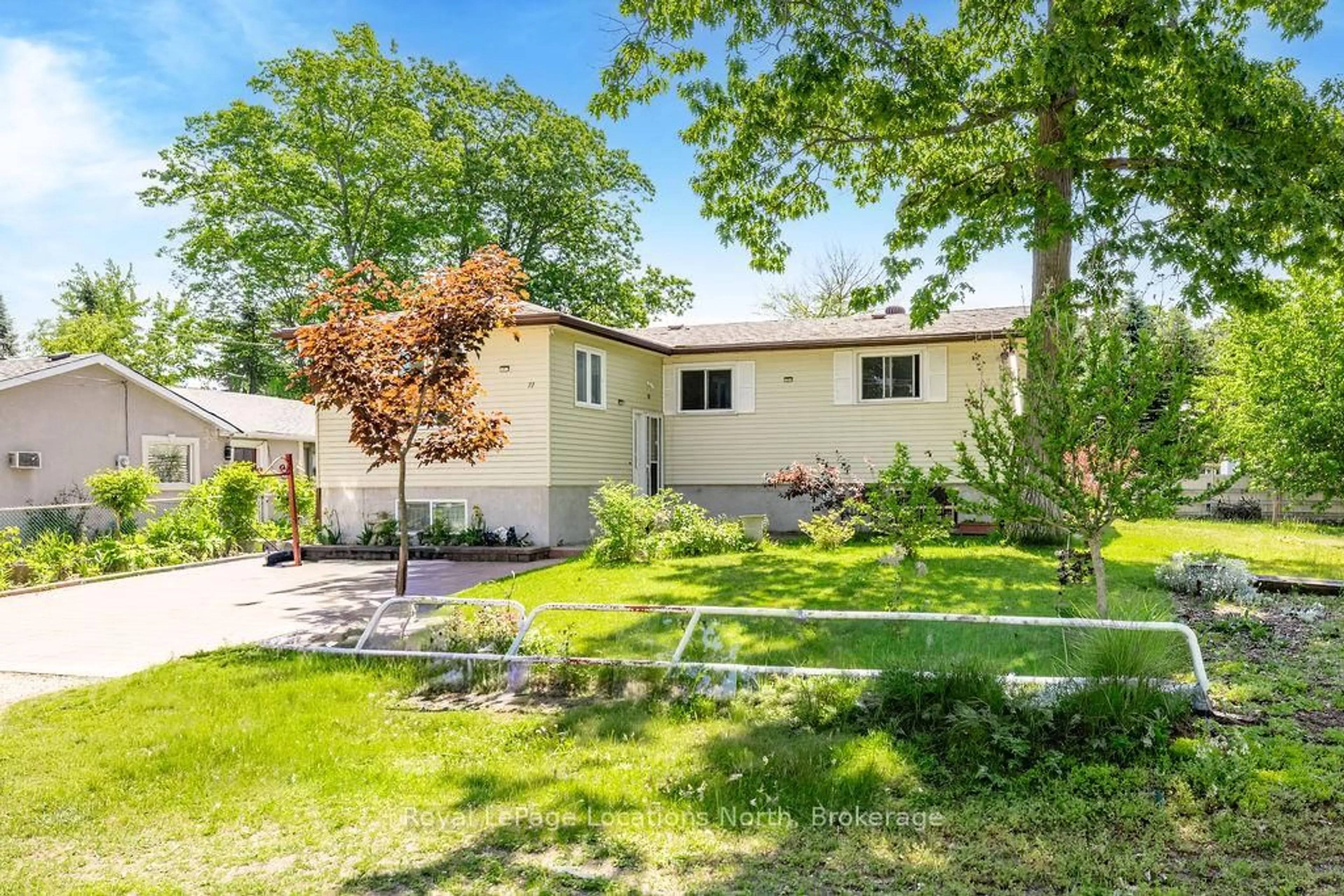 Patio, street for 77 Laidlaw St, Wasaga Beach Ontario L9Z 2L2