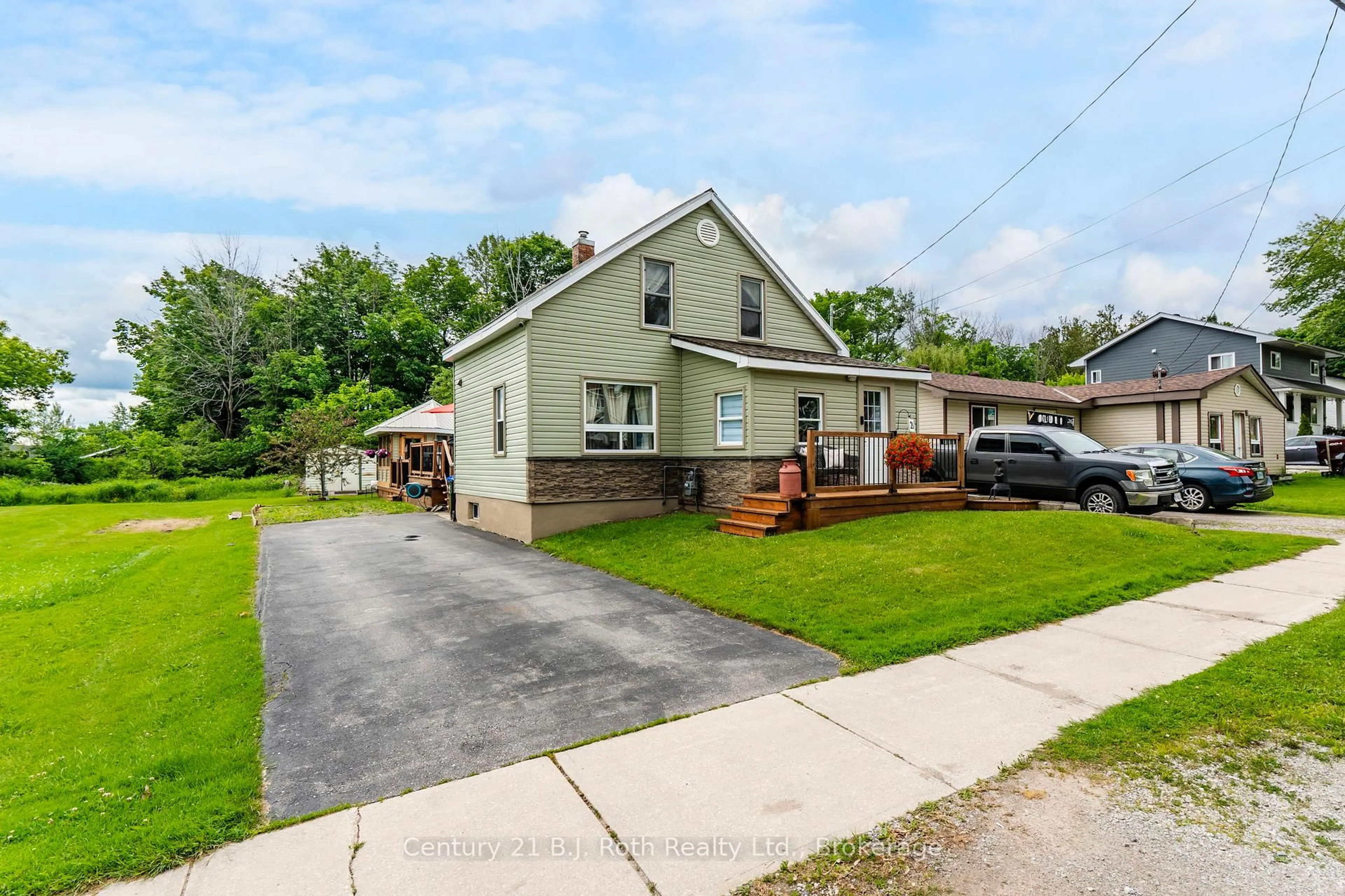 A pic from outside/outdoor area/front of a property/back of a property/a pic from drone, street for 21 Maple St, Tay Ontario L0K 2A0