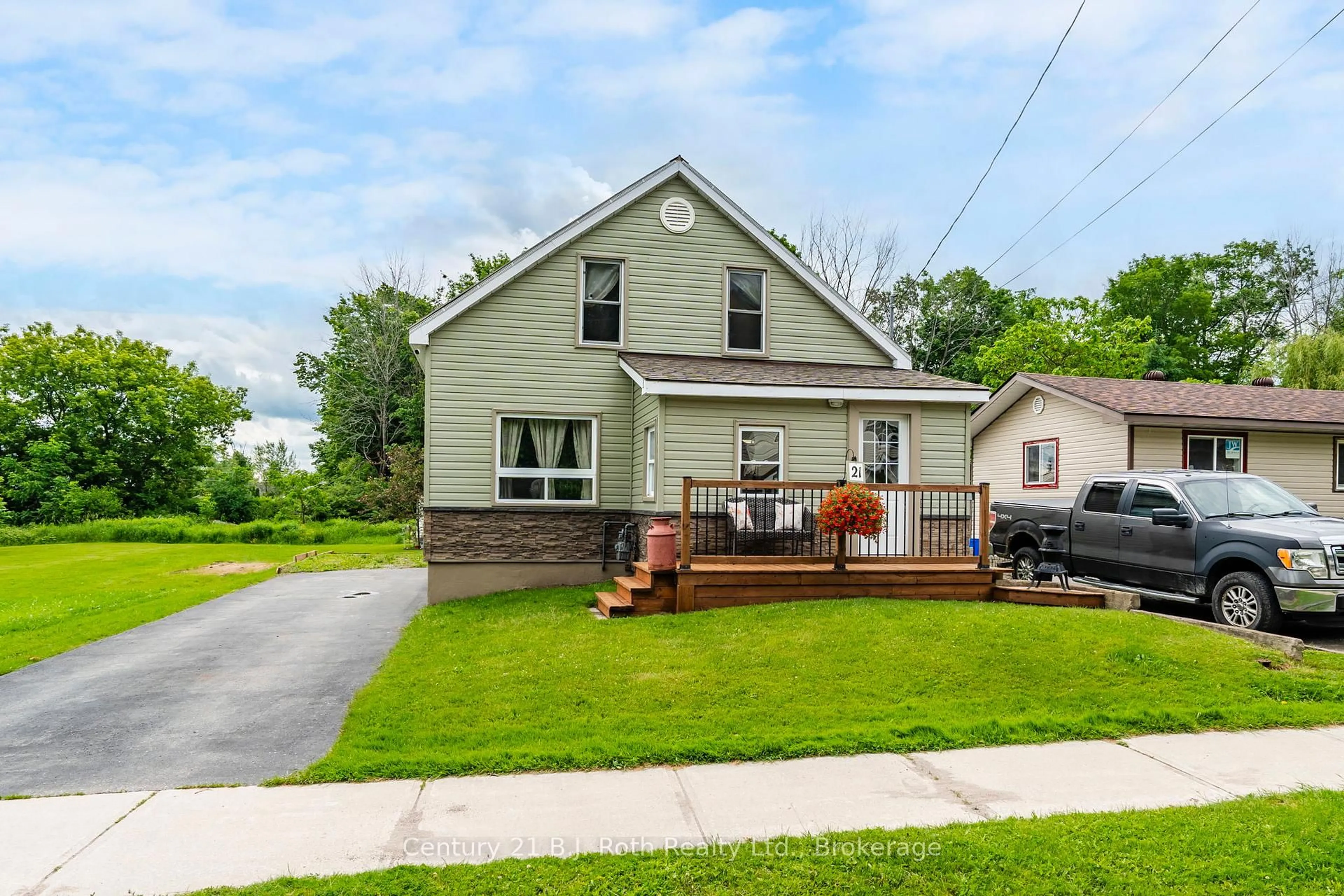 Home with vinyl exterior material, street for 21 Maple St, Tay Ontario L0K 2A0