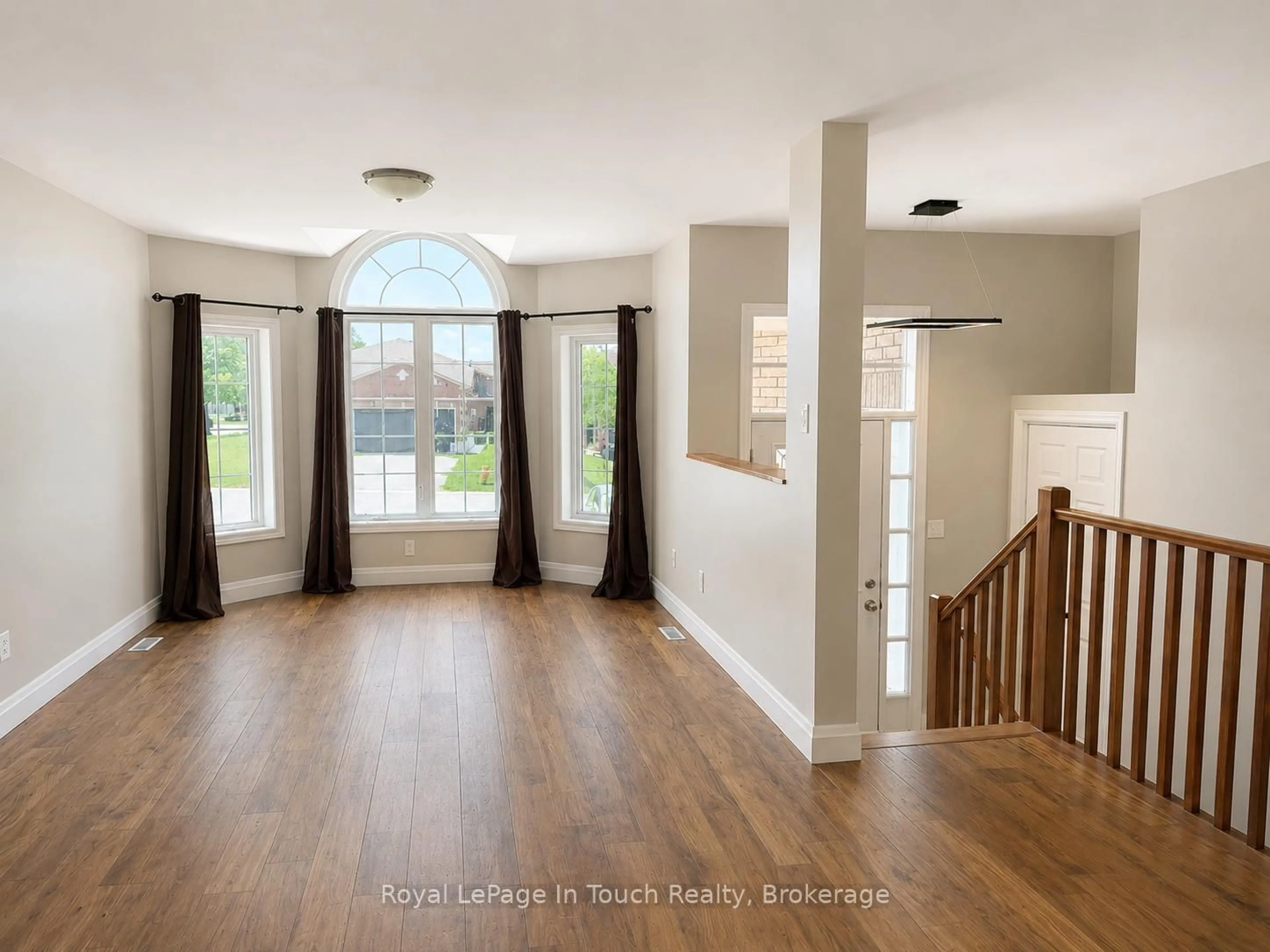 Indoor entryway for 4 Danielle Cres, Barrie Ontario L4N 0Y6