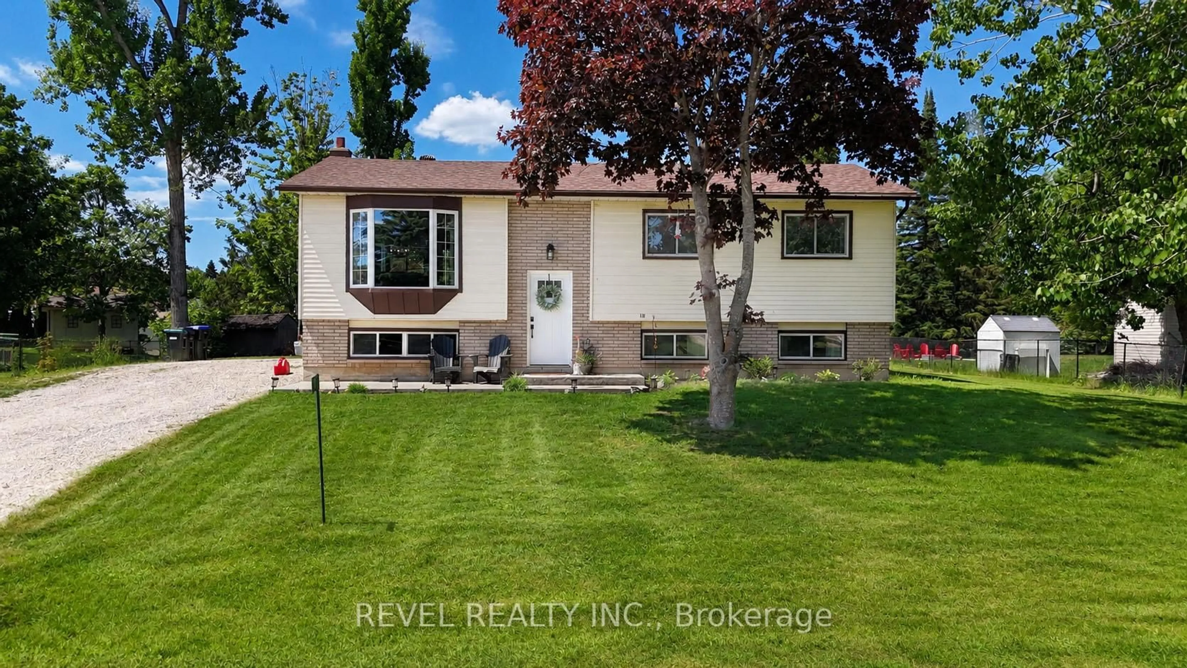 Home with vinyl exterior material, street for 4 Robbins Dr, Oro-Medonte Ontario L0K 2G0