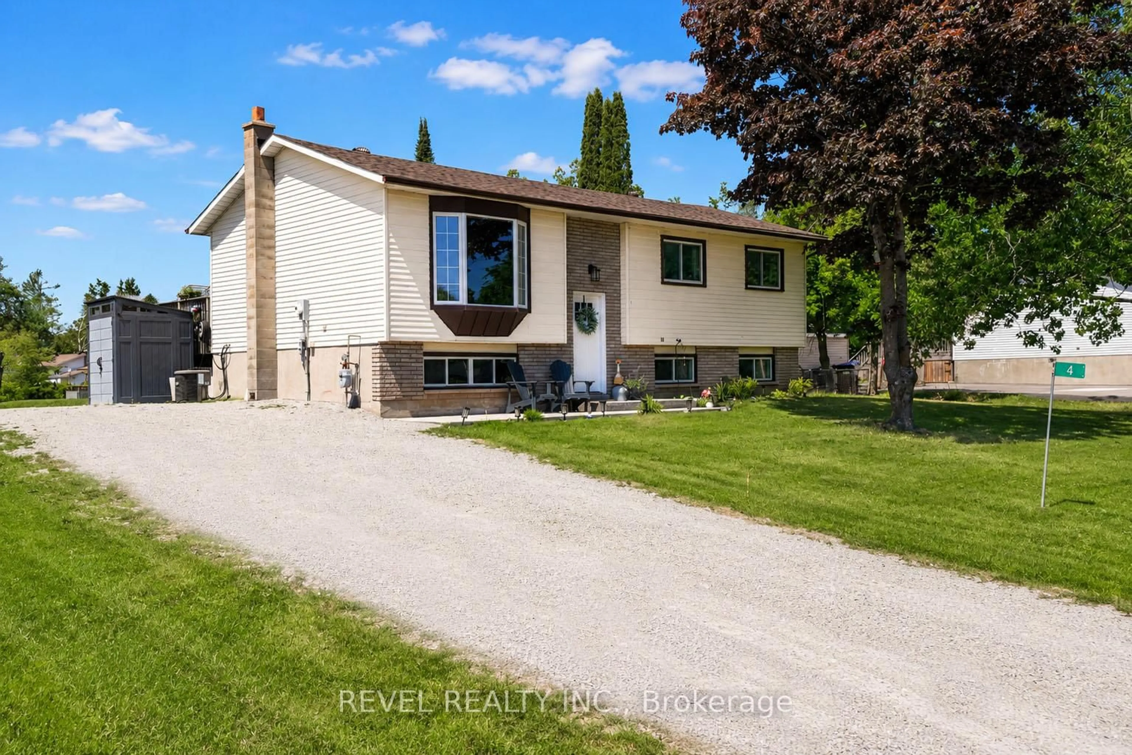 Home with vinyl exterior material, street for 4 Robbins Dr, Oro-Medonte Ontario L0K 2G0