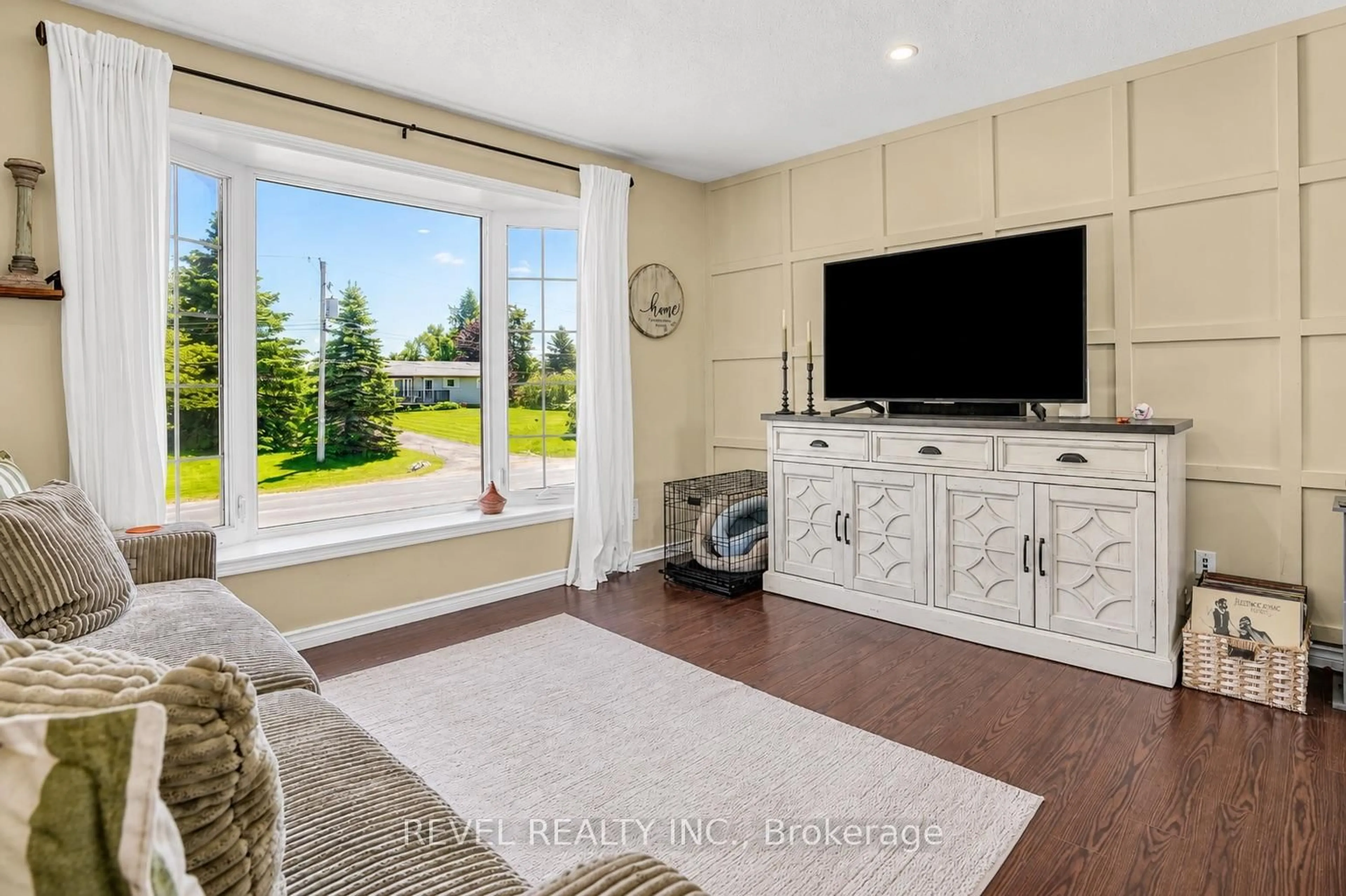 Home theater for 4 Robbins Dr, Oro-Medonte Ontario L0K 2G0