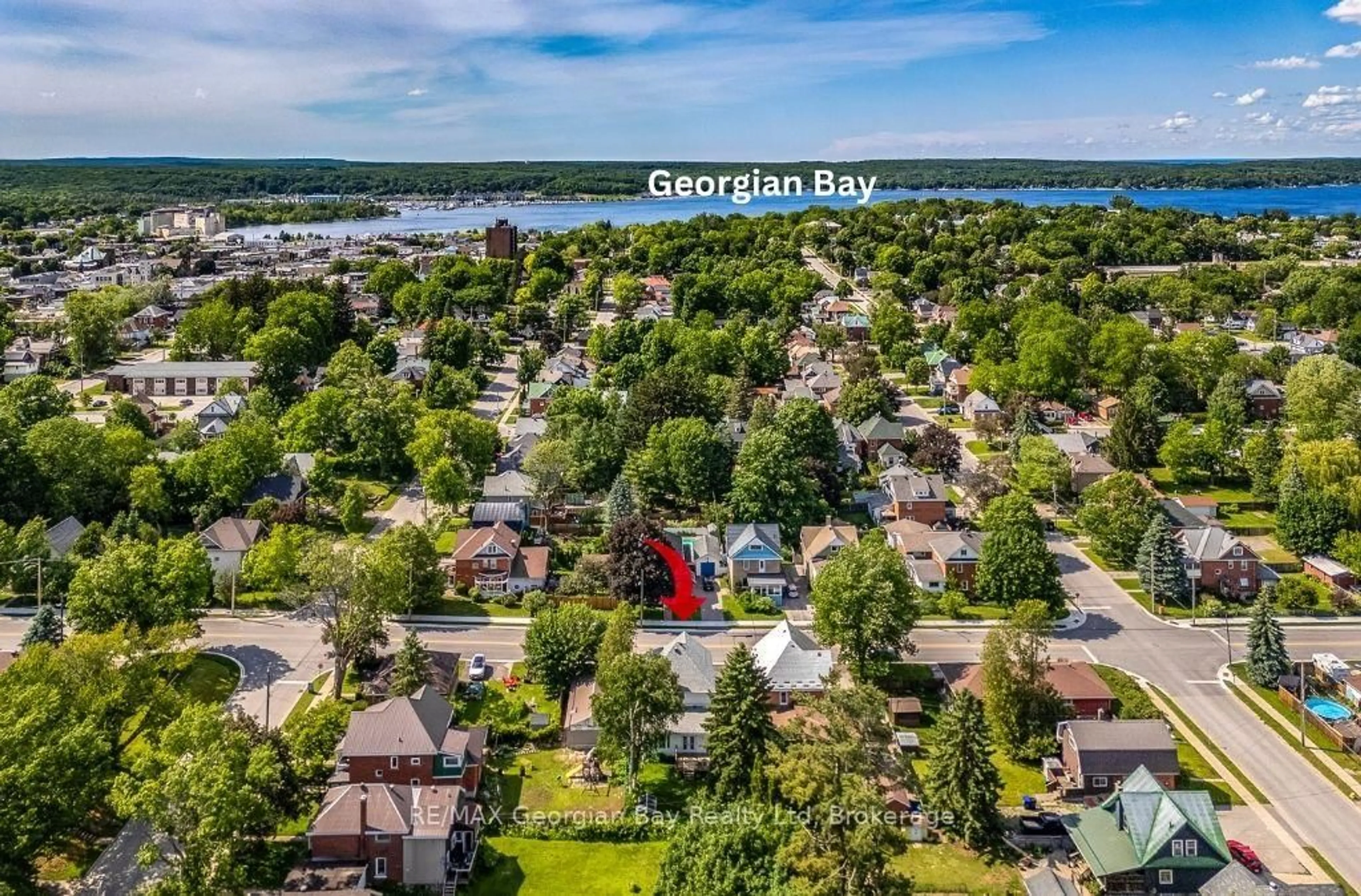 A pic from outside/outdoor area/front of a property/back of a property/a pic from drone, water/lake/river/ocean view for 423 Ellen St, Midland Ontario L4R 2H7