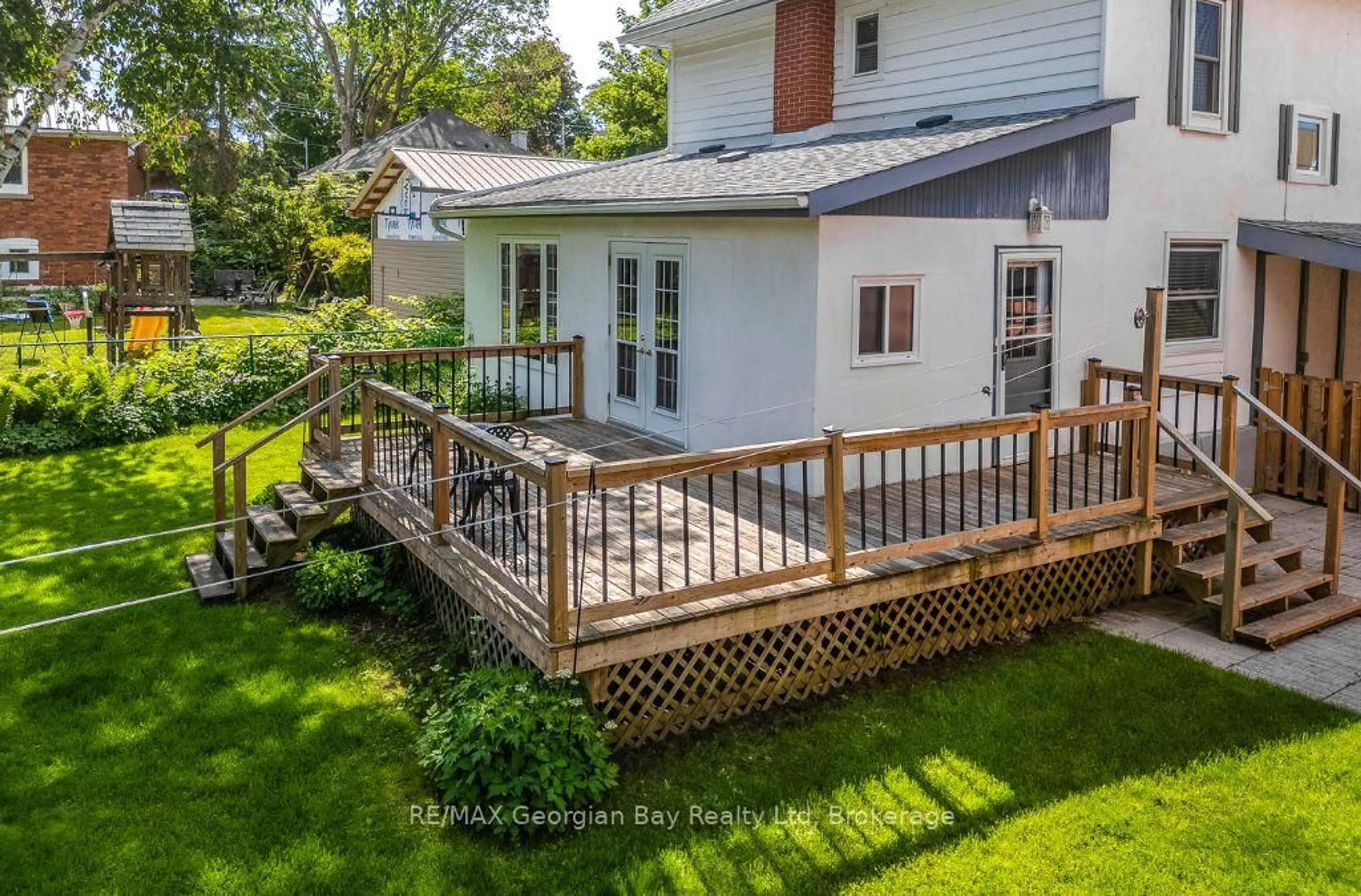 Patio, unknown for 423 Ellen St, Midland Ontario L4R 2H7