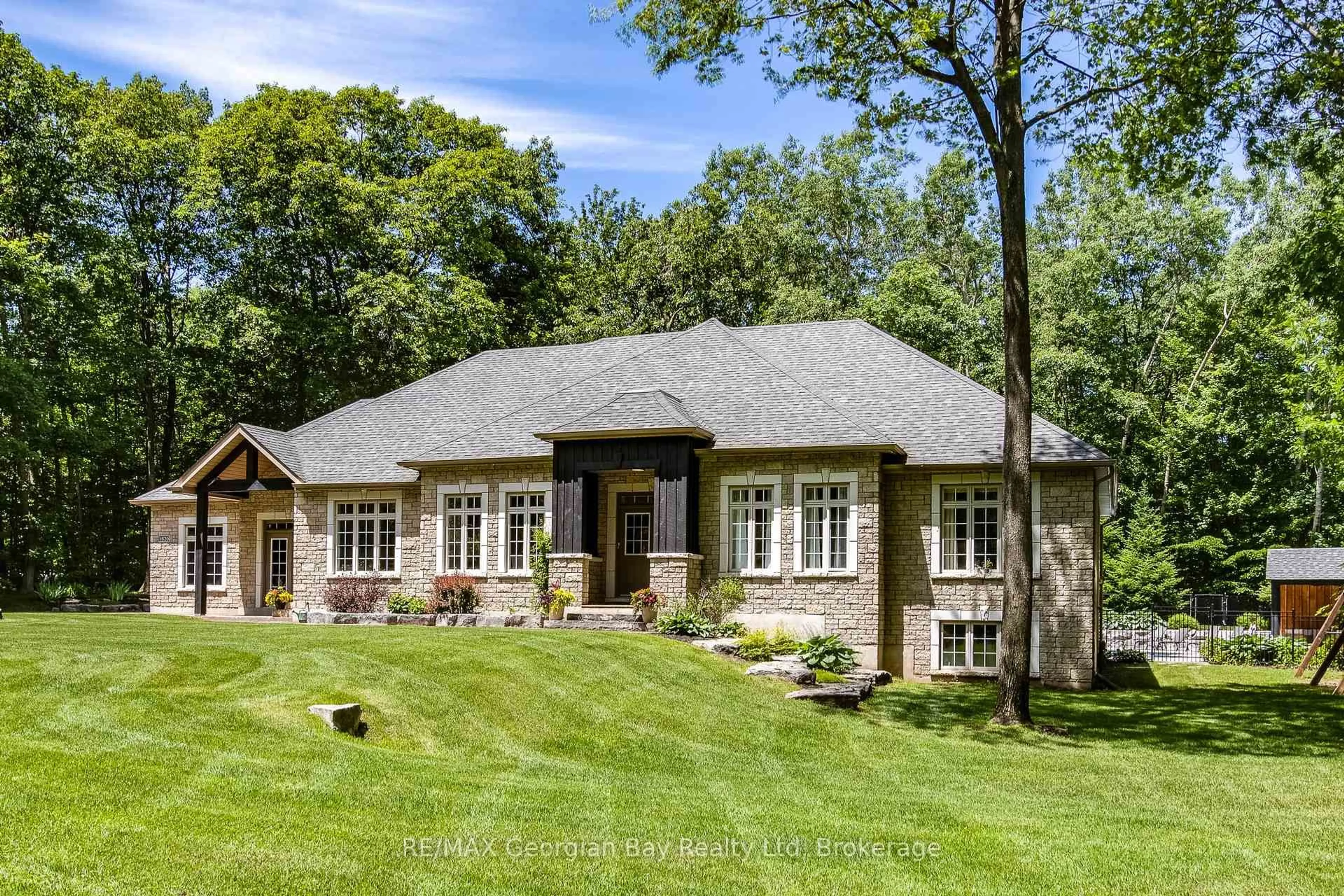 Home with brick exterior material, unknown for 1620 Golf Link Rd, Midland Ontario L4R 5K2