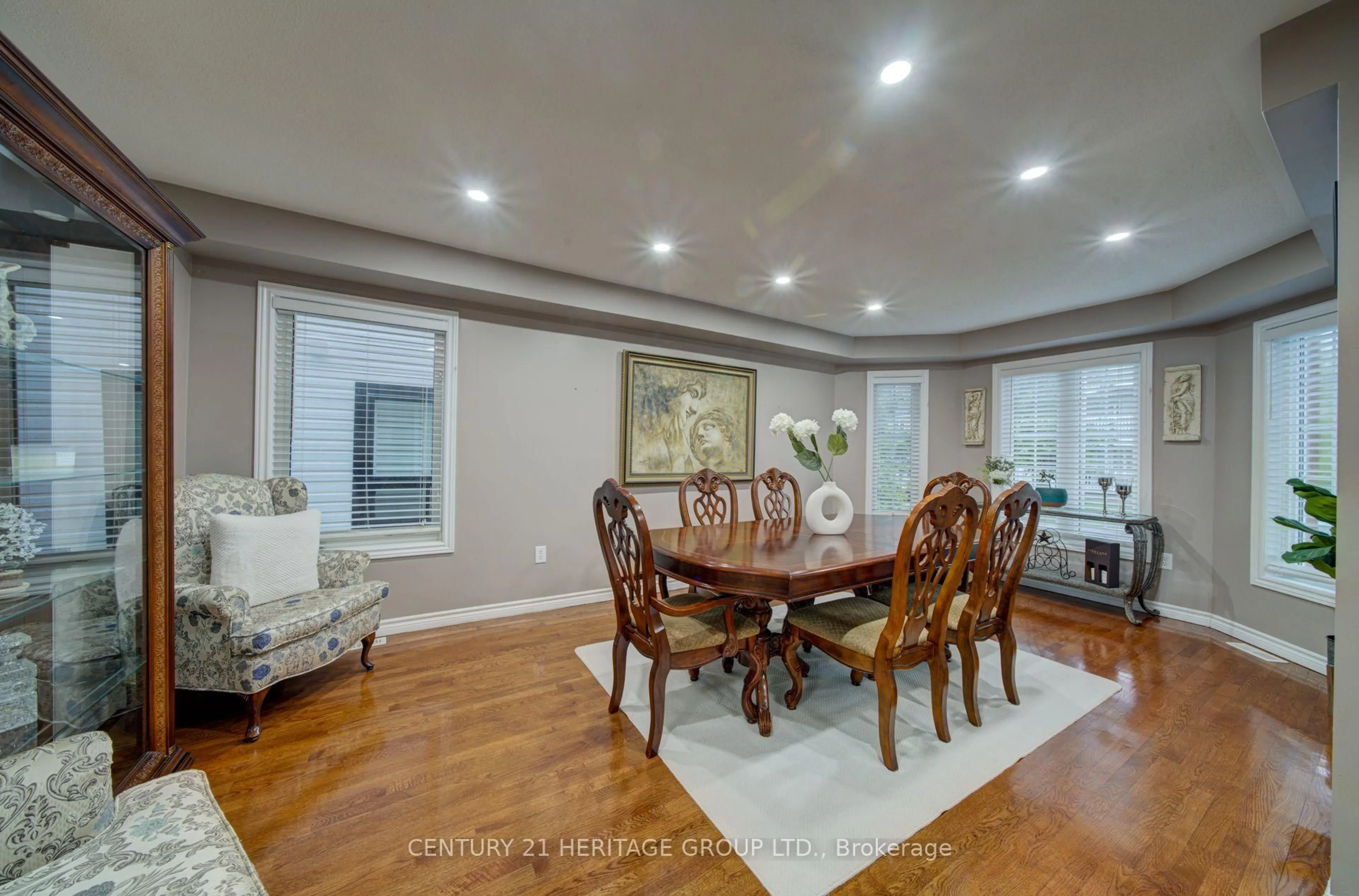 Dining room, wood/laminate floor for 11 Maple Crown Terr, Barrie Ontario L4M 7H3