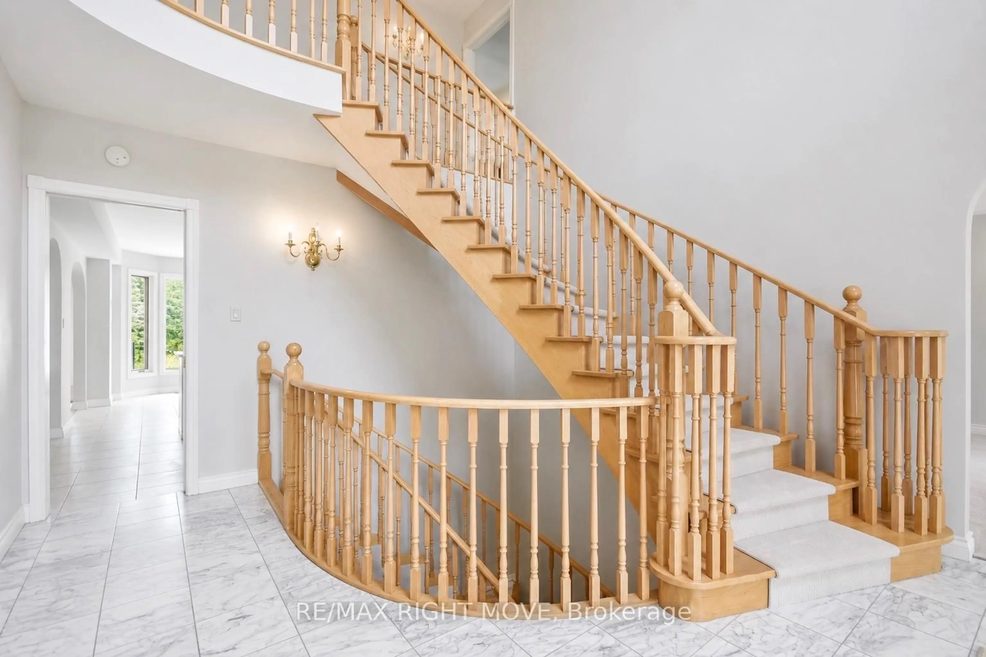 Stairs for 4229 Wilson Point Rd, Severn Ontario L3V 7E1
