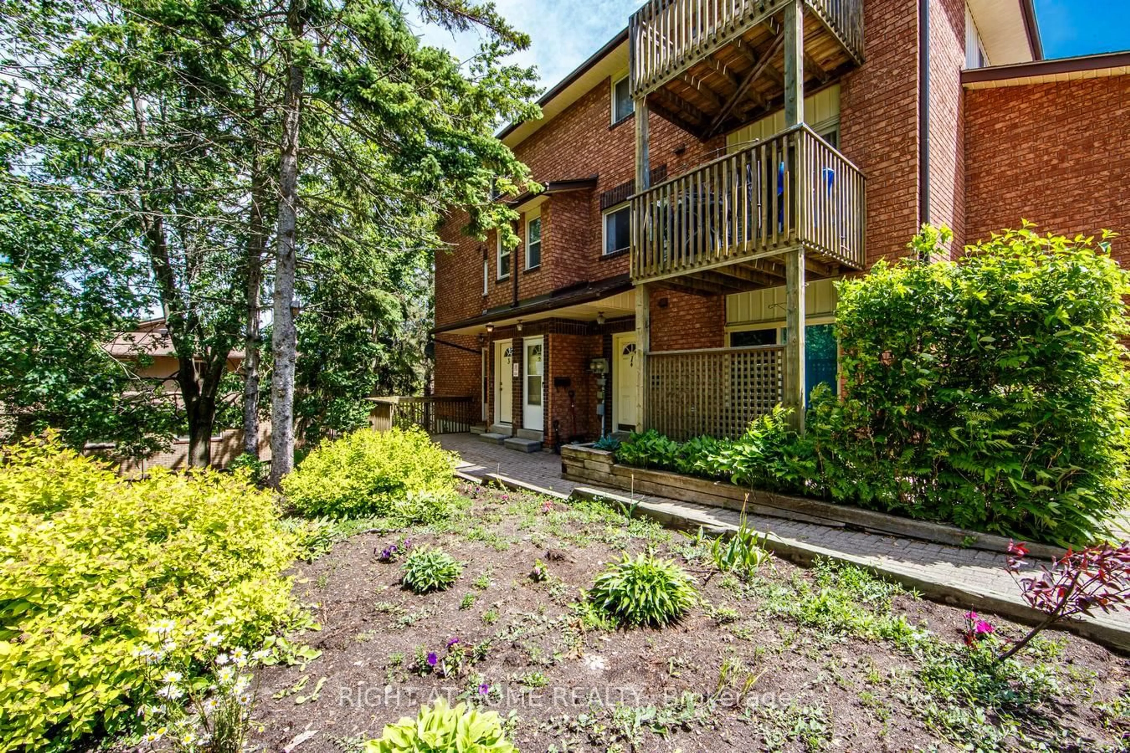 Patio, unknown for 23 Meadow Lane #3, Barrie Ontario L4N 7K3