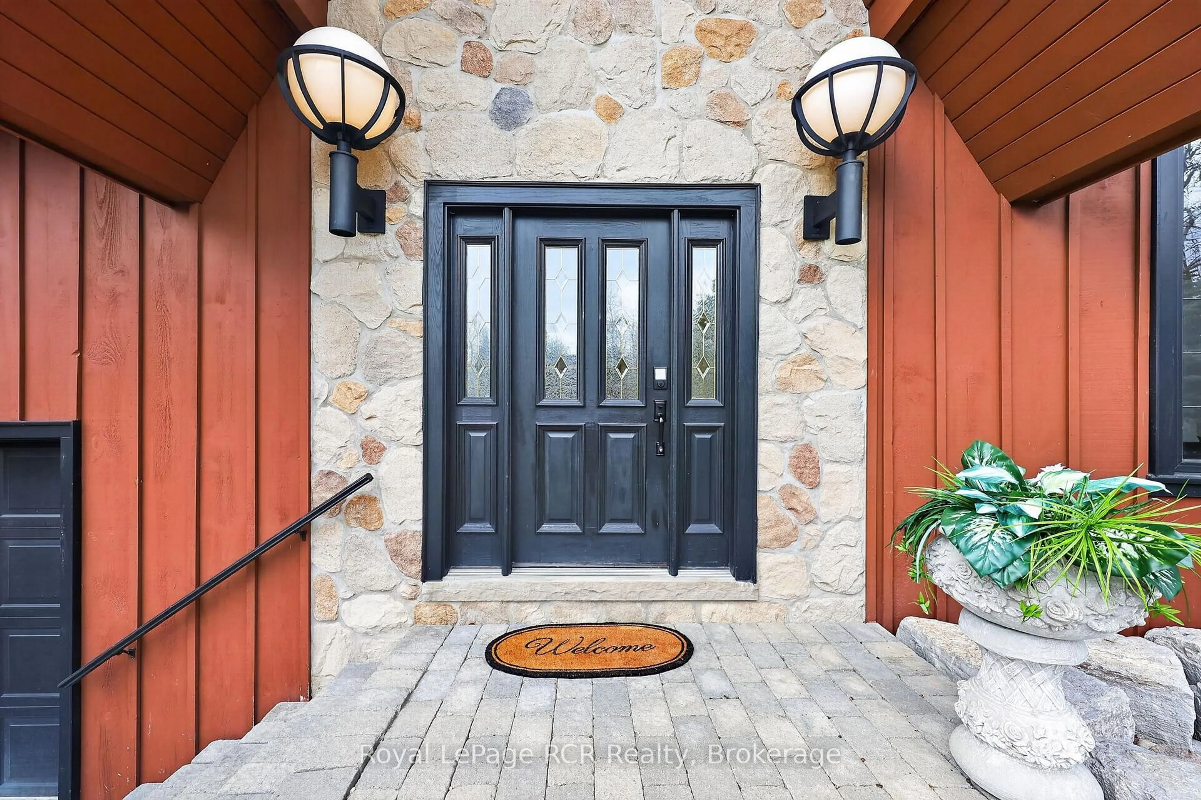 Indoor entryway for 53 Broadview St, Collingwood Ontario L9Y 0X2