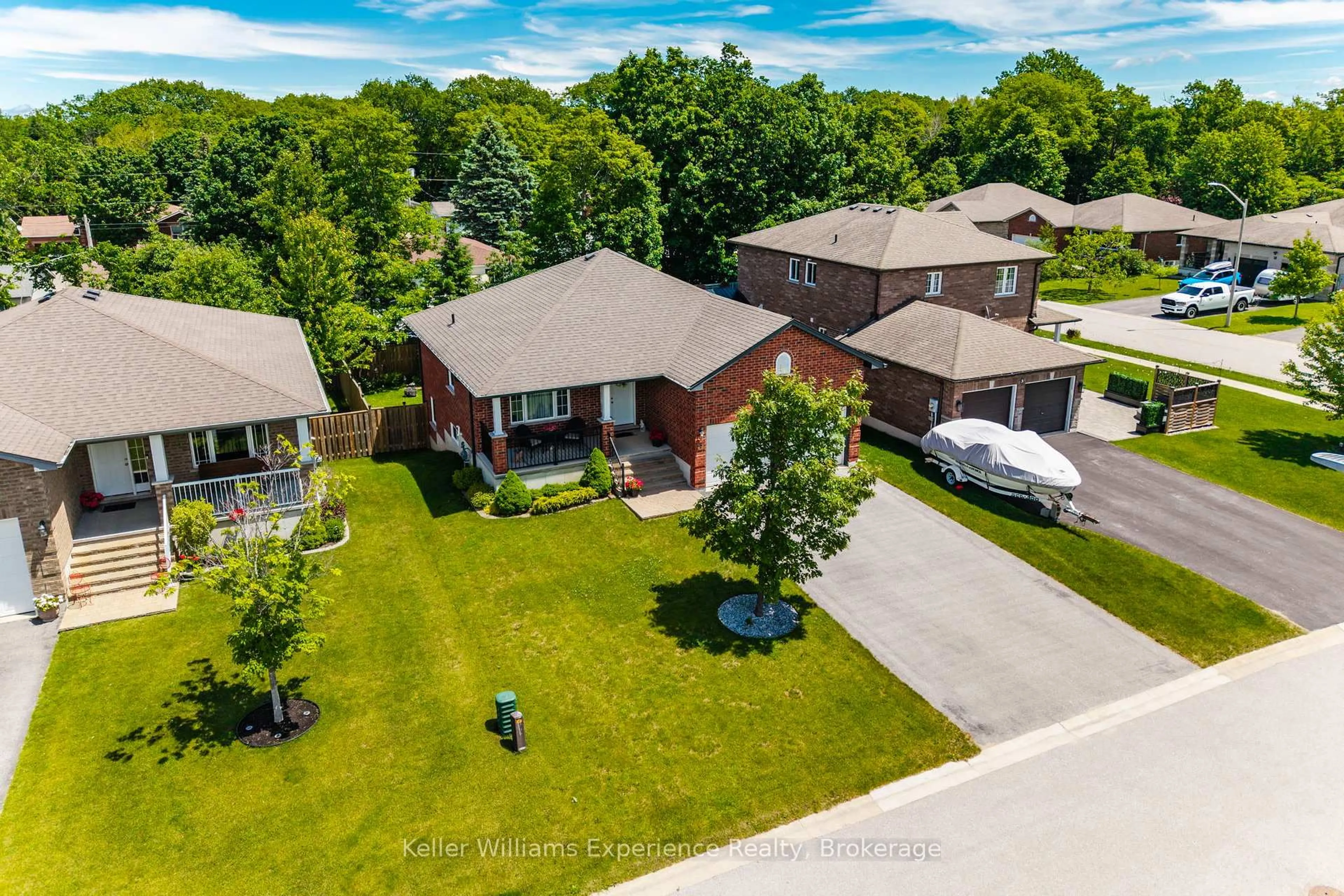 A pic from outside/outdoor area/front of a property/back of a property/a pic from drone, street for 5 Sheppard Dr, Tay Ontario L0K 2A0