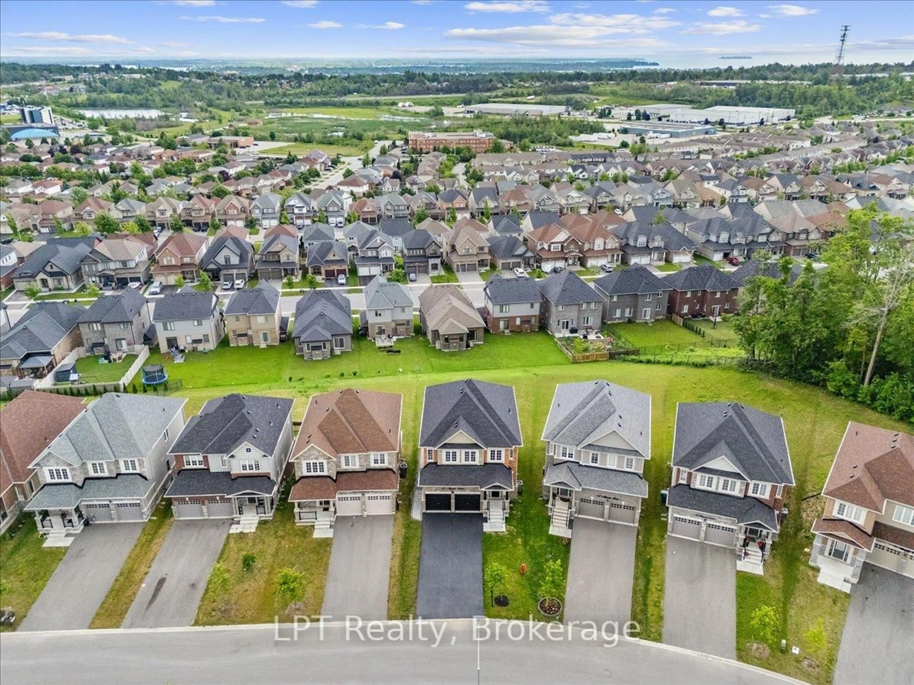 A pic from outside/outdoor area/front of a property/back of a property/a pic from drone, city buildings view from balcony for 47 Atlantis Dr, Orillia Ontario L3V 8L4