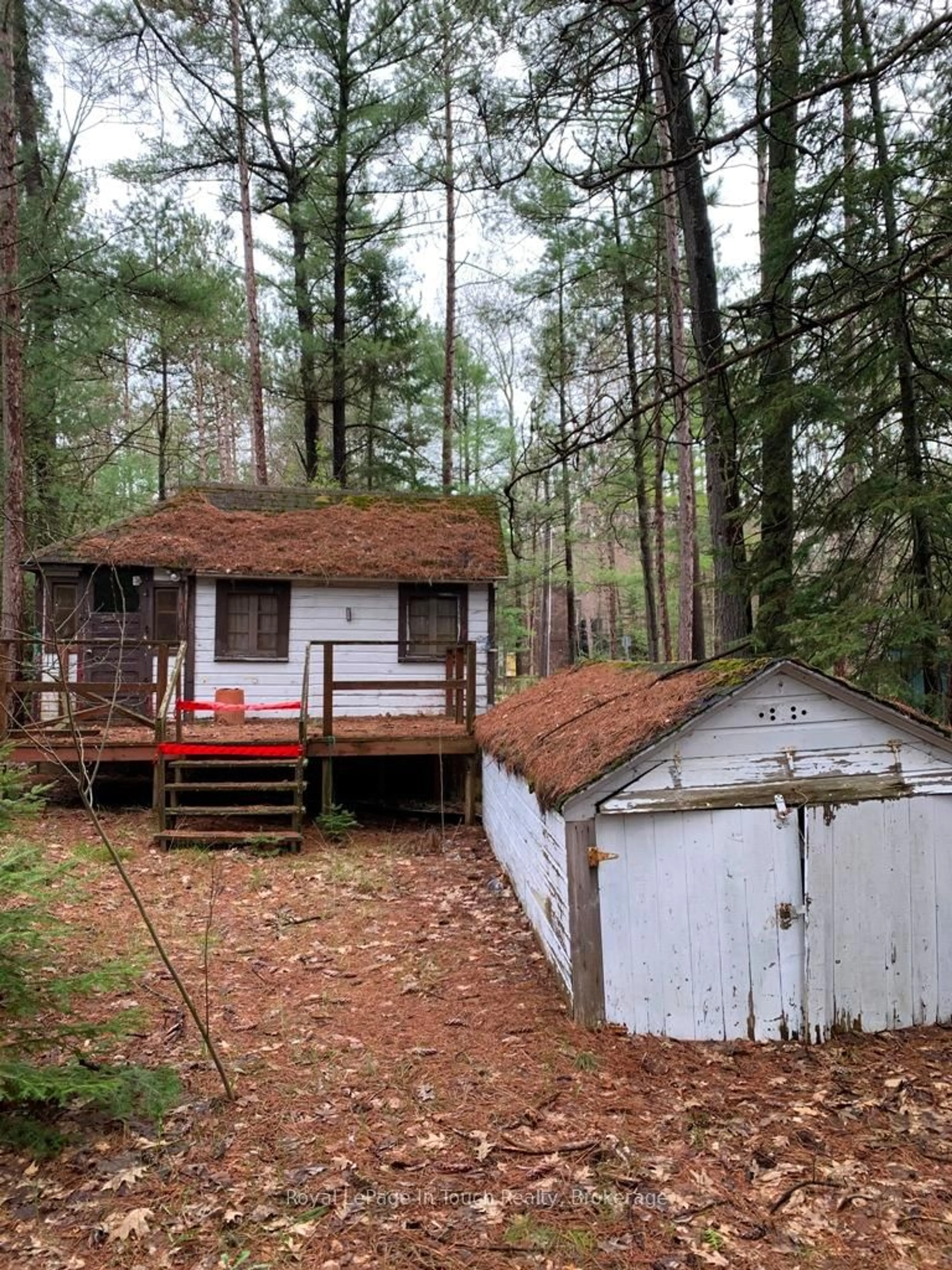 Shed for 327 Tiny Beaches Rd, Tiny Ontario L9M 1R3