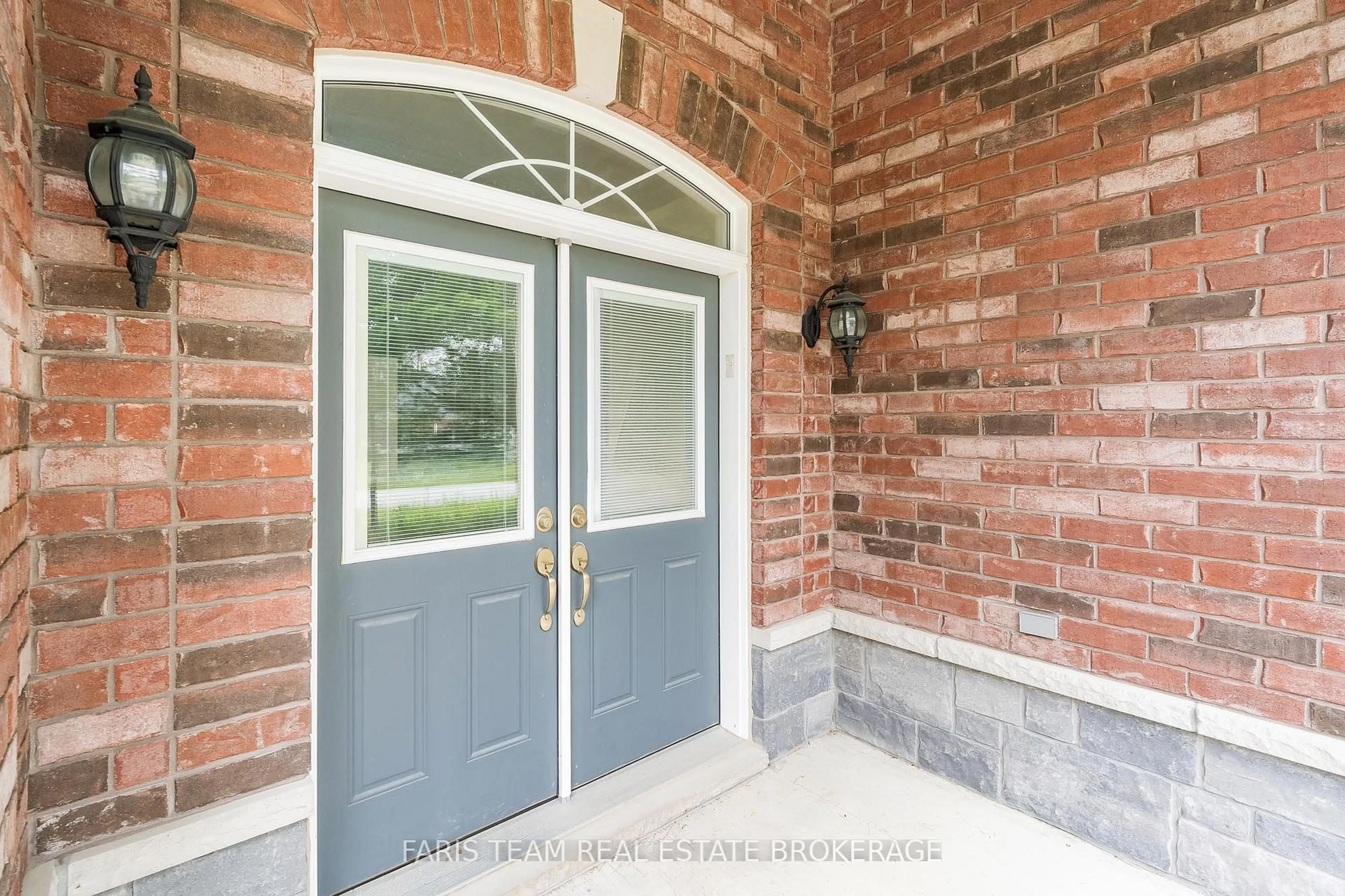 Indoor entryway for 4 Diamond Valley Dr, Oro-Medonte Ontario L0L 2E0