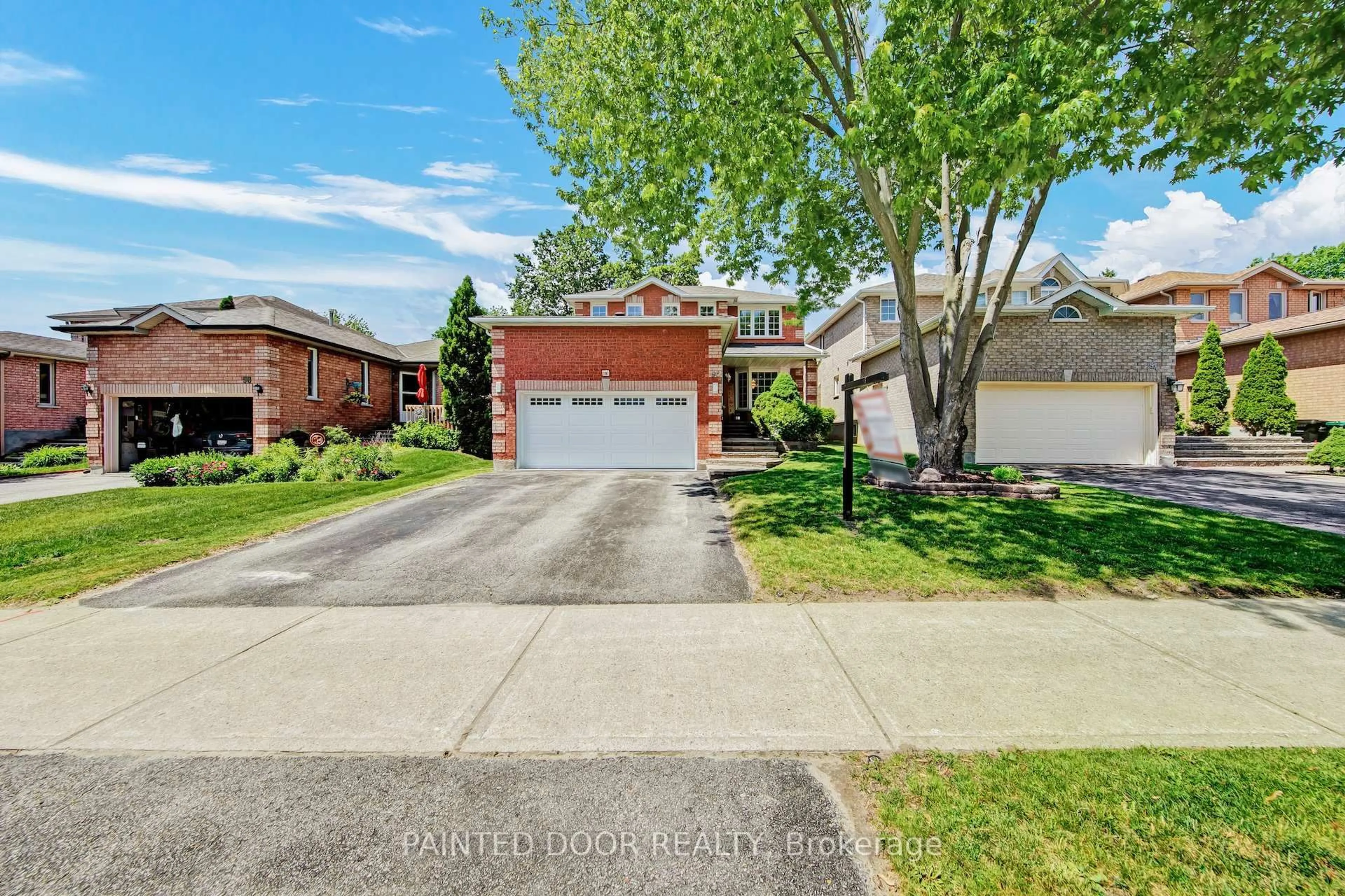 A pic from outside/outdoor area/front of a property/back of a property/a pic from drone, street for 96 Ward Dr, Barrie Ontario L4N 8A5
