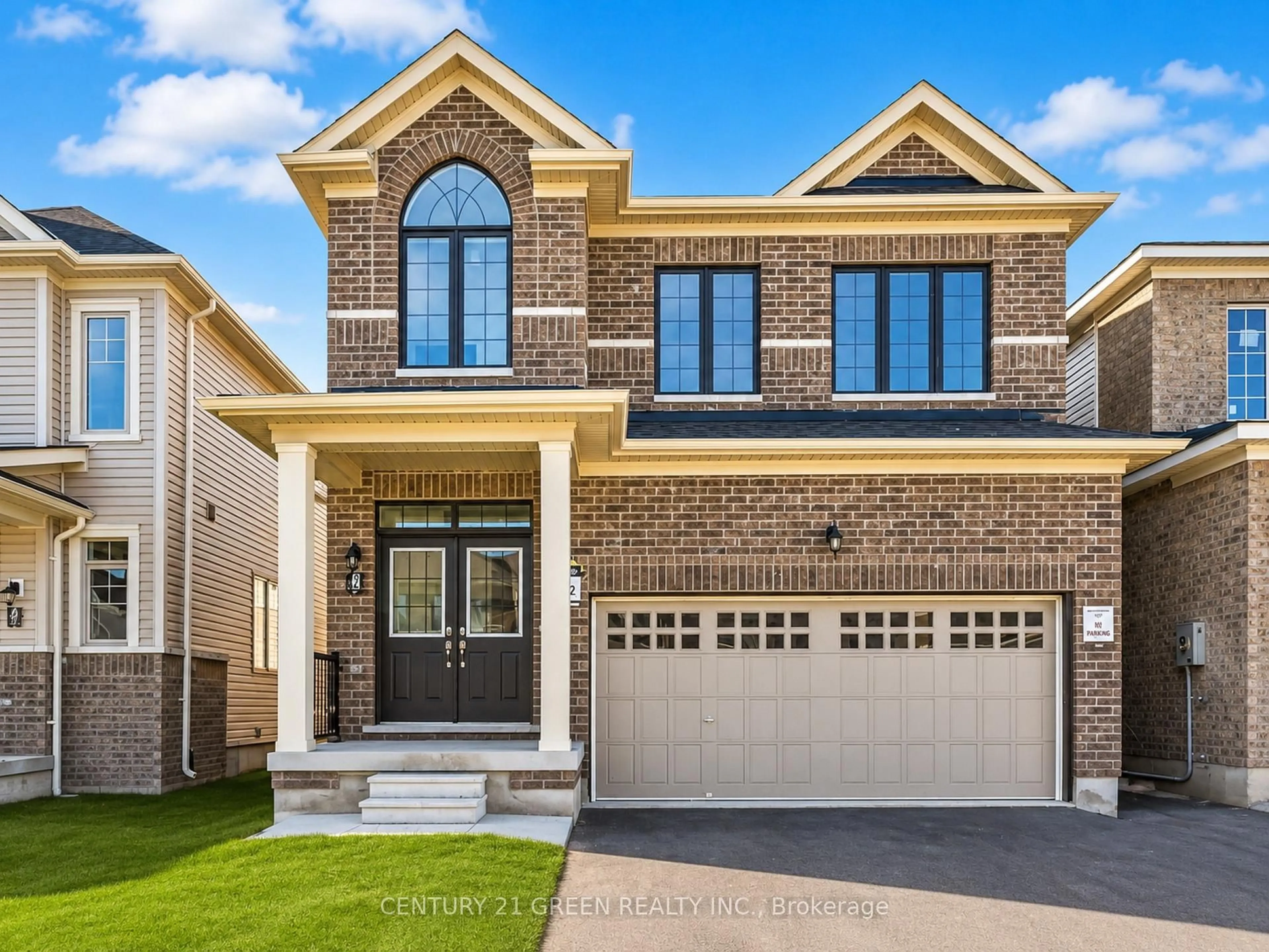Home with brick exterior material, street for 41 Durham Ave, Barrie Ontario L9J 0W7
