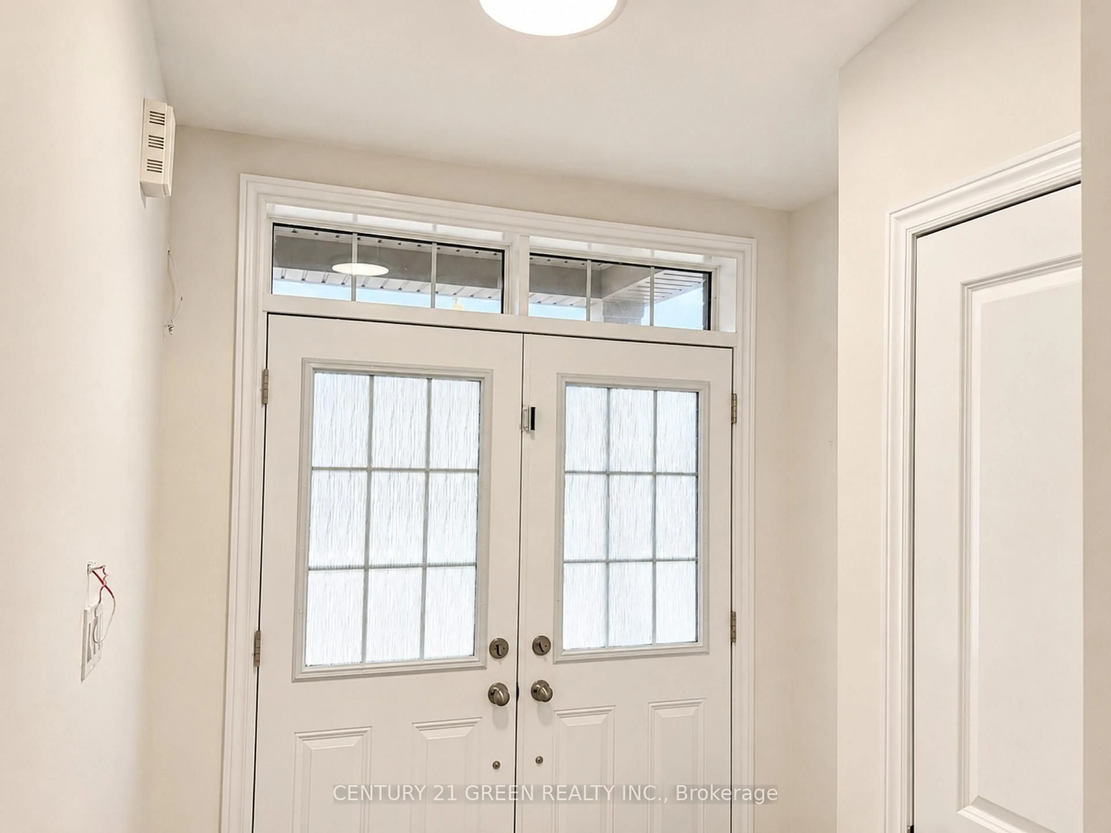 Indoor entryway for 41 Durham Ave, Barrie Ontario L9J 0W7