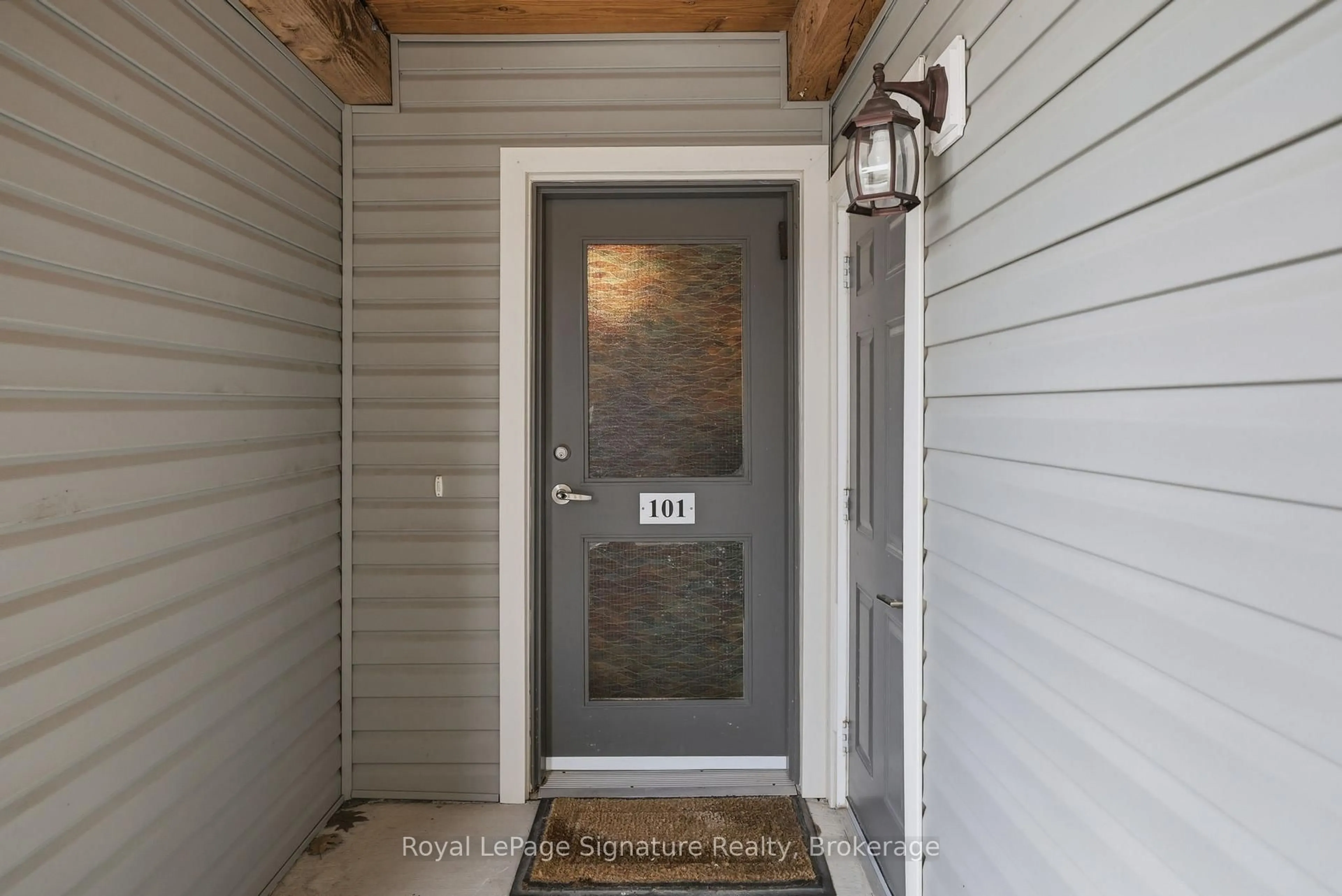 Indoor entryway for 4 Anchorage Cres #101, Collingwood Ontario L9Y 0Y6