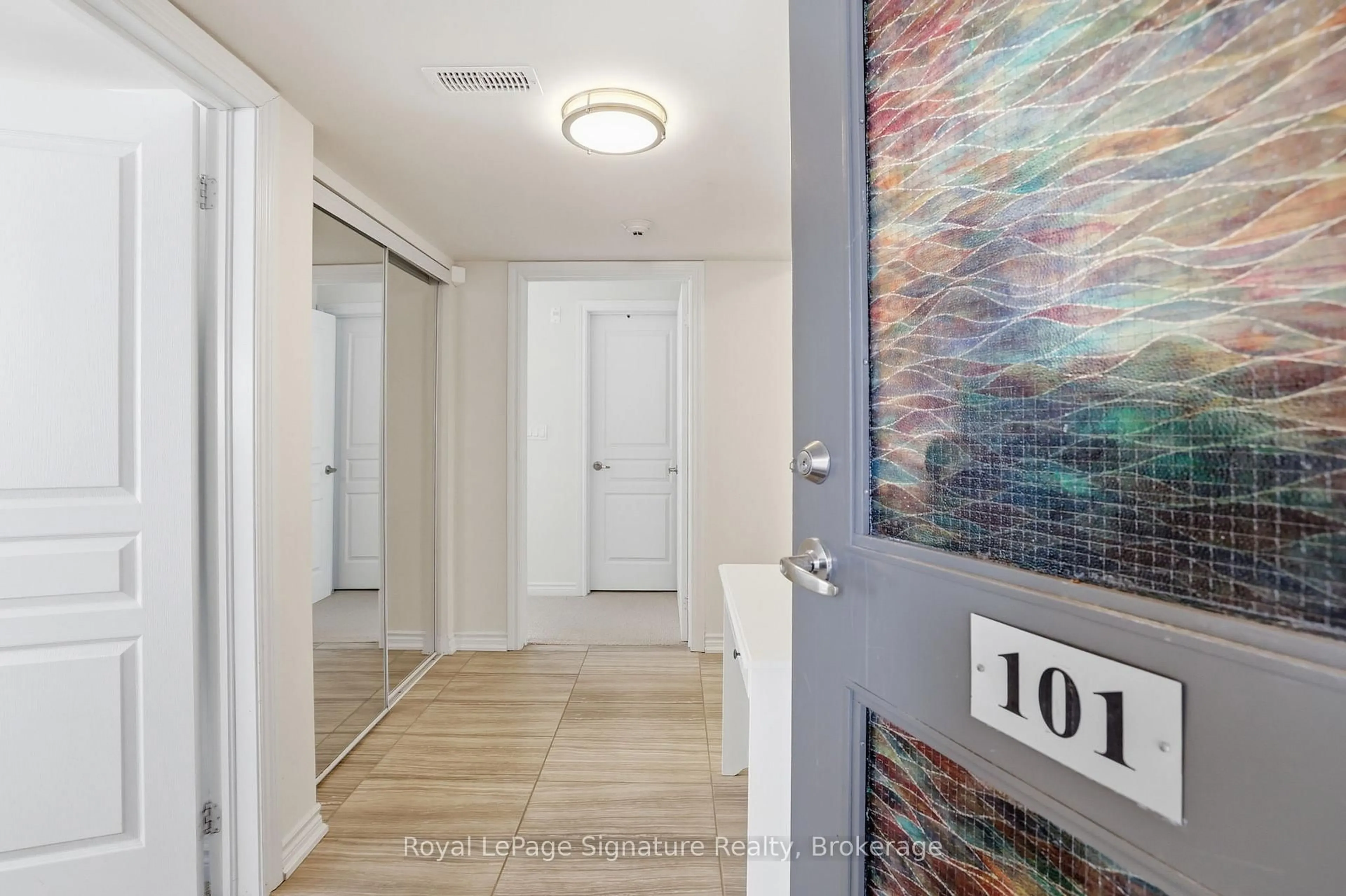 Indoor entryway for 4 Anchorage Cres #101, Collingwood Ontario L9Y 0Y6