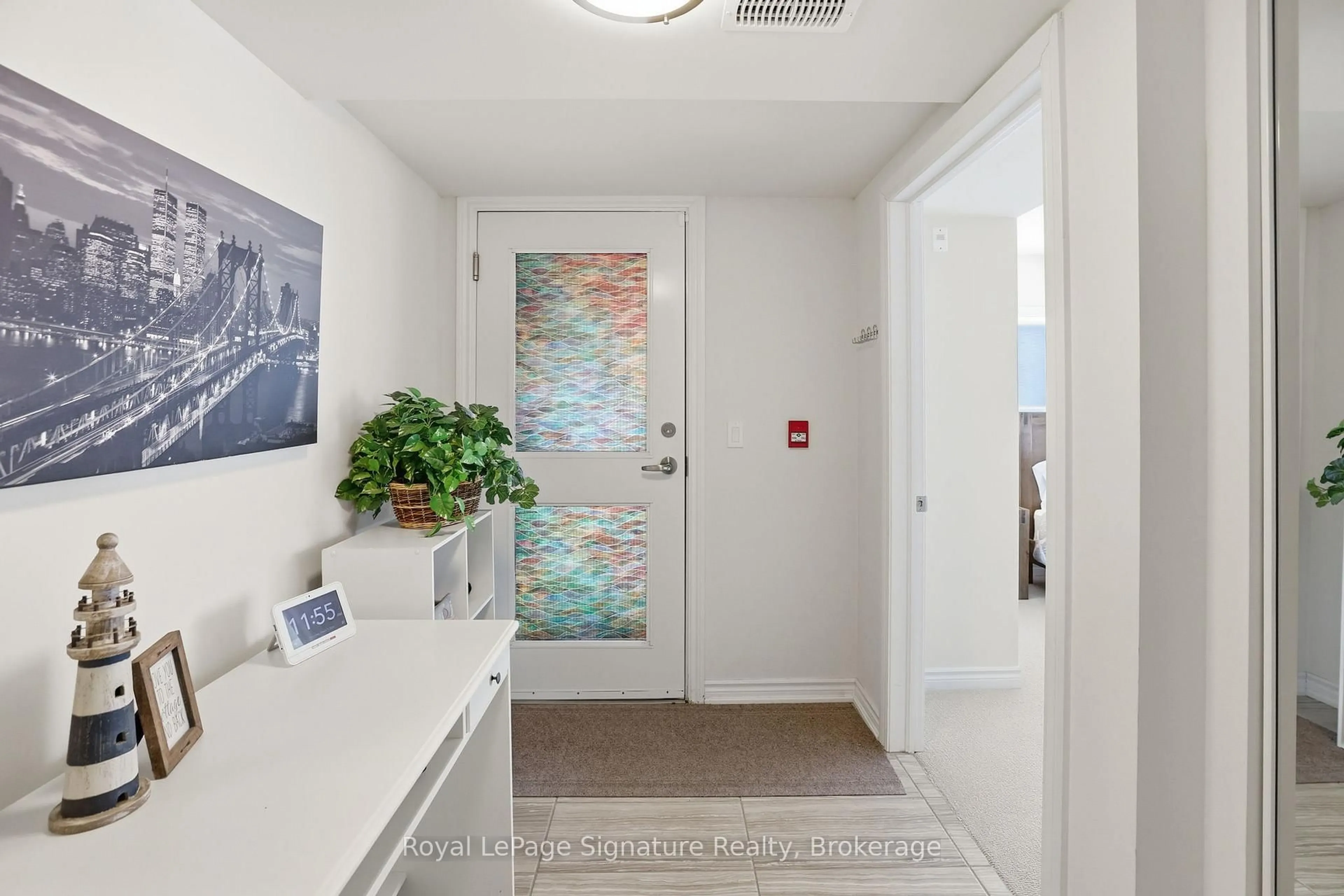 Indoor entryway for 4 Anchorage Cres #101, Collingwood Ontario L9Y 0Y6