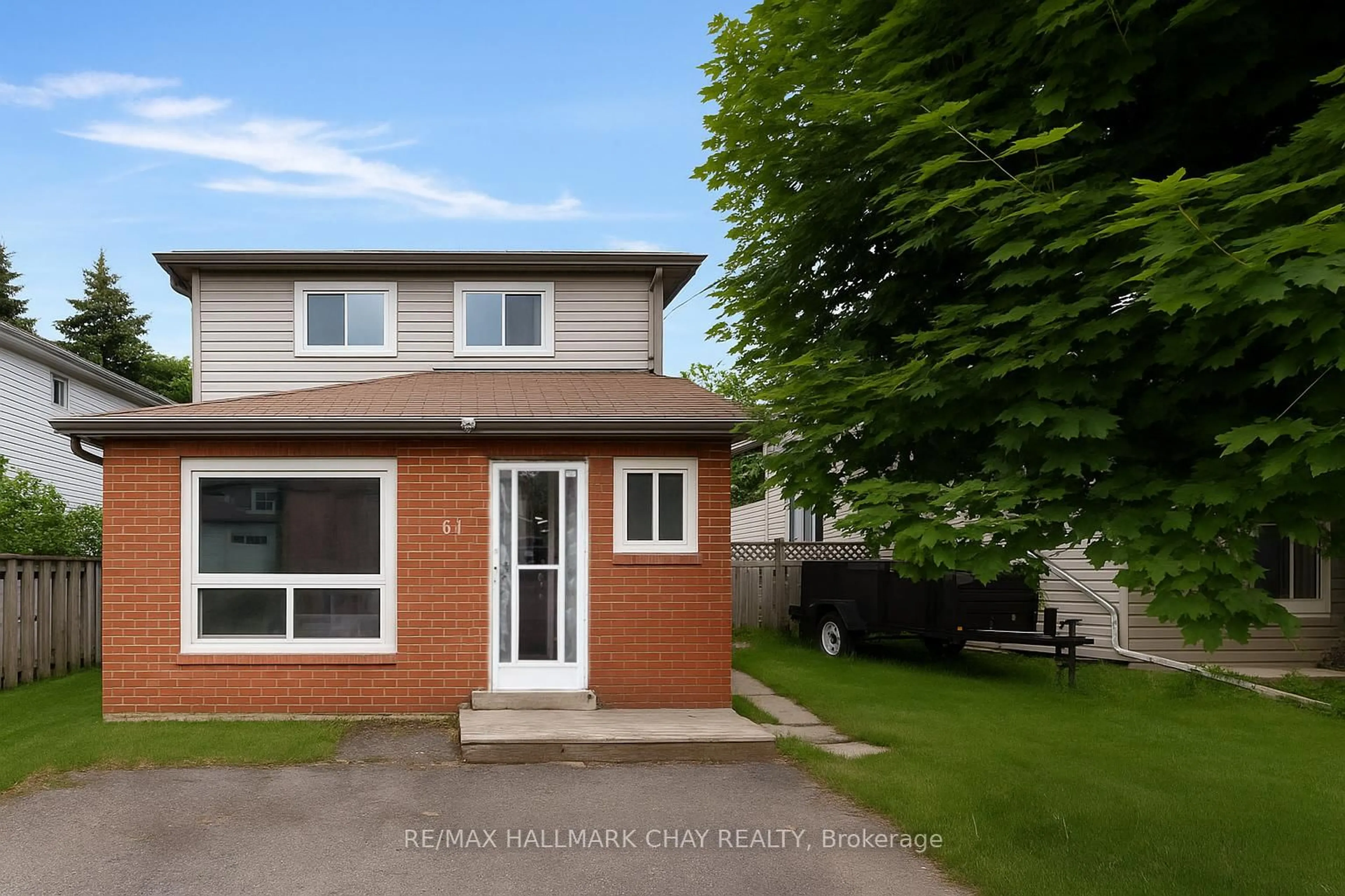 A pic from outside/outdoor area/front of a property/back of a property/a pic from drone, street for 61 Corbett Dr, Barrie Ontario L4M 5V6