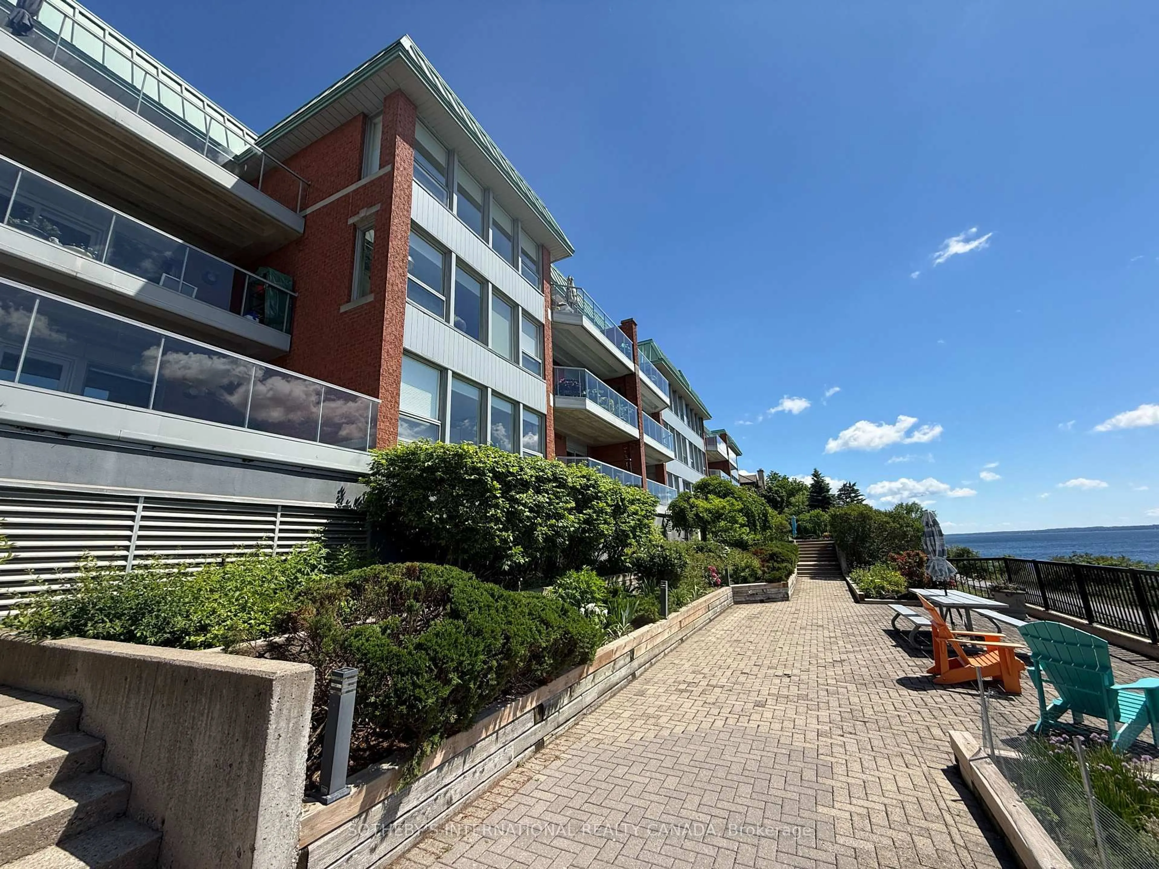 A pic from outside/outdoor area/front of a property/back of a property/a pic from drone, unknown for 21 Kempenfelt Dr #303, Barrie Ontario L4M 1B8