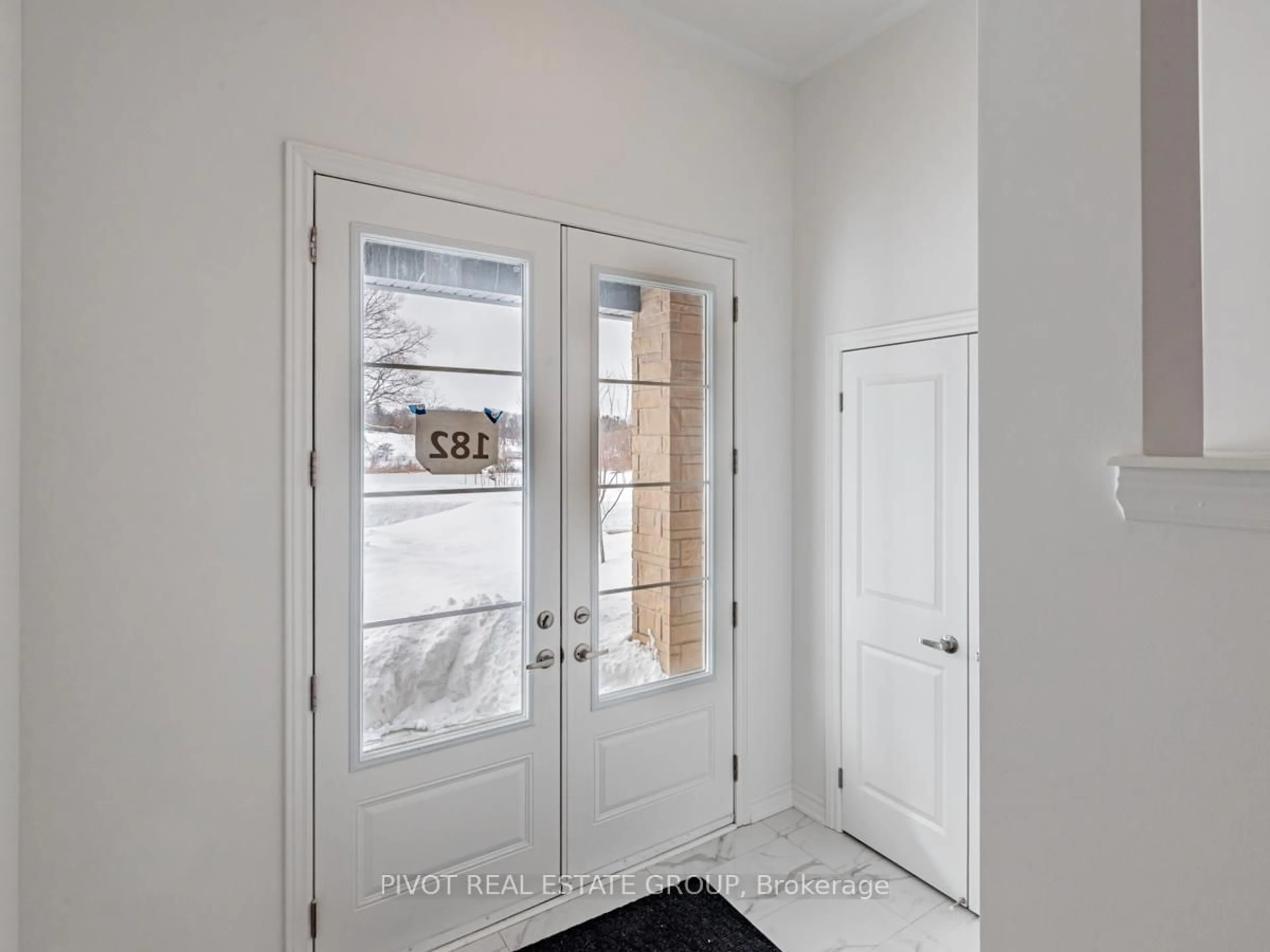 Indoor entryway for 91 Calypso Ave, Springwater Ontario L9X 2C6