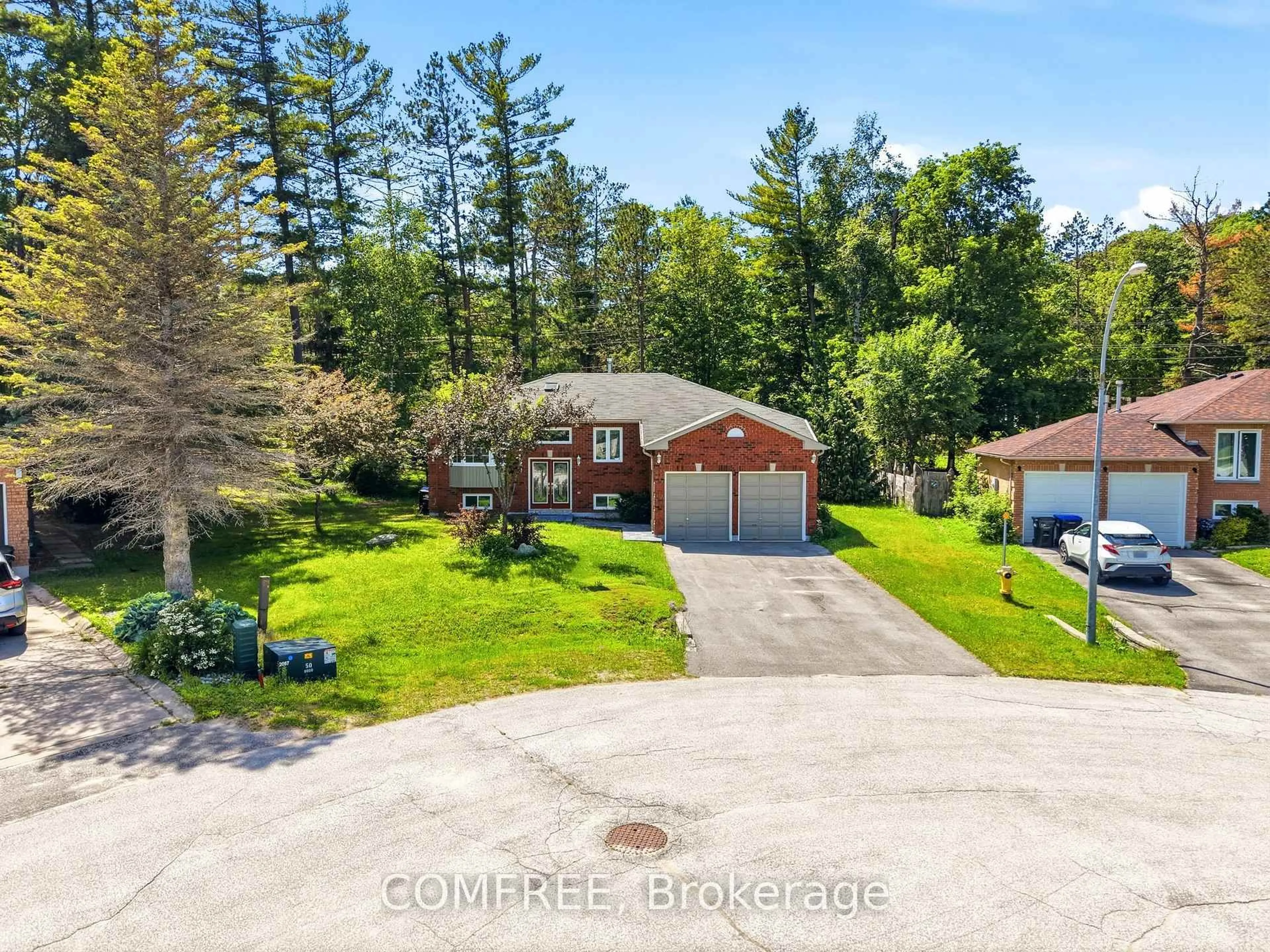 A pic from outside/outdoor area/front of a property/back of a property/a pic from drone, unknown for 9 Birdie Crt, Wasaga Beach Ontario L9Z 1C1