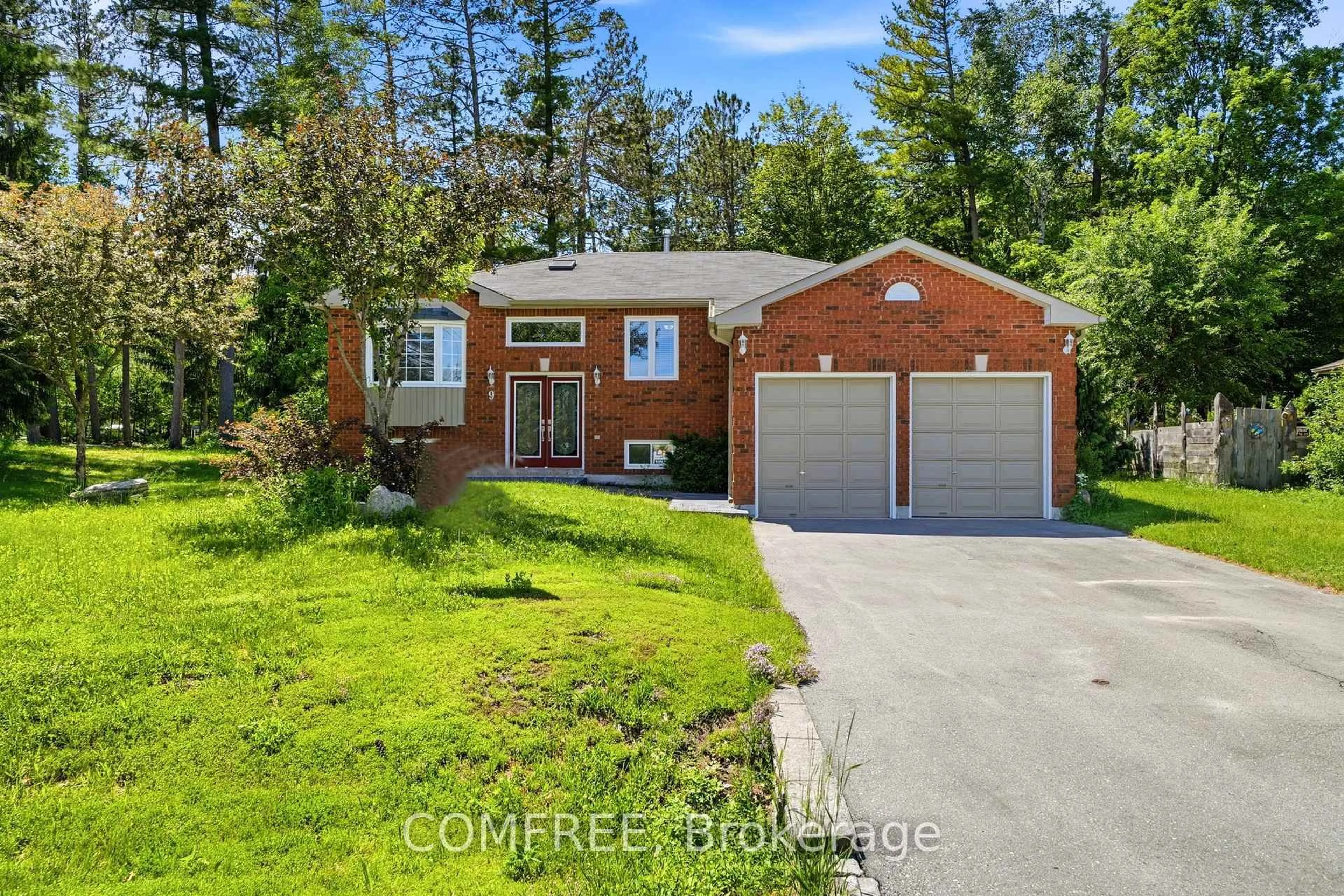 Home with brick exterior material, street for 9 Birdie Crt, Wasaga Beach Ontario L9Z 1C1