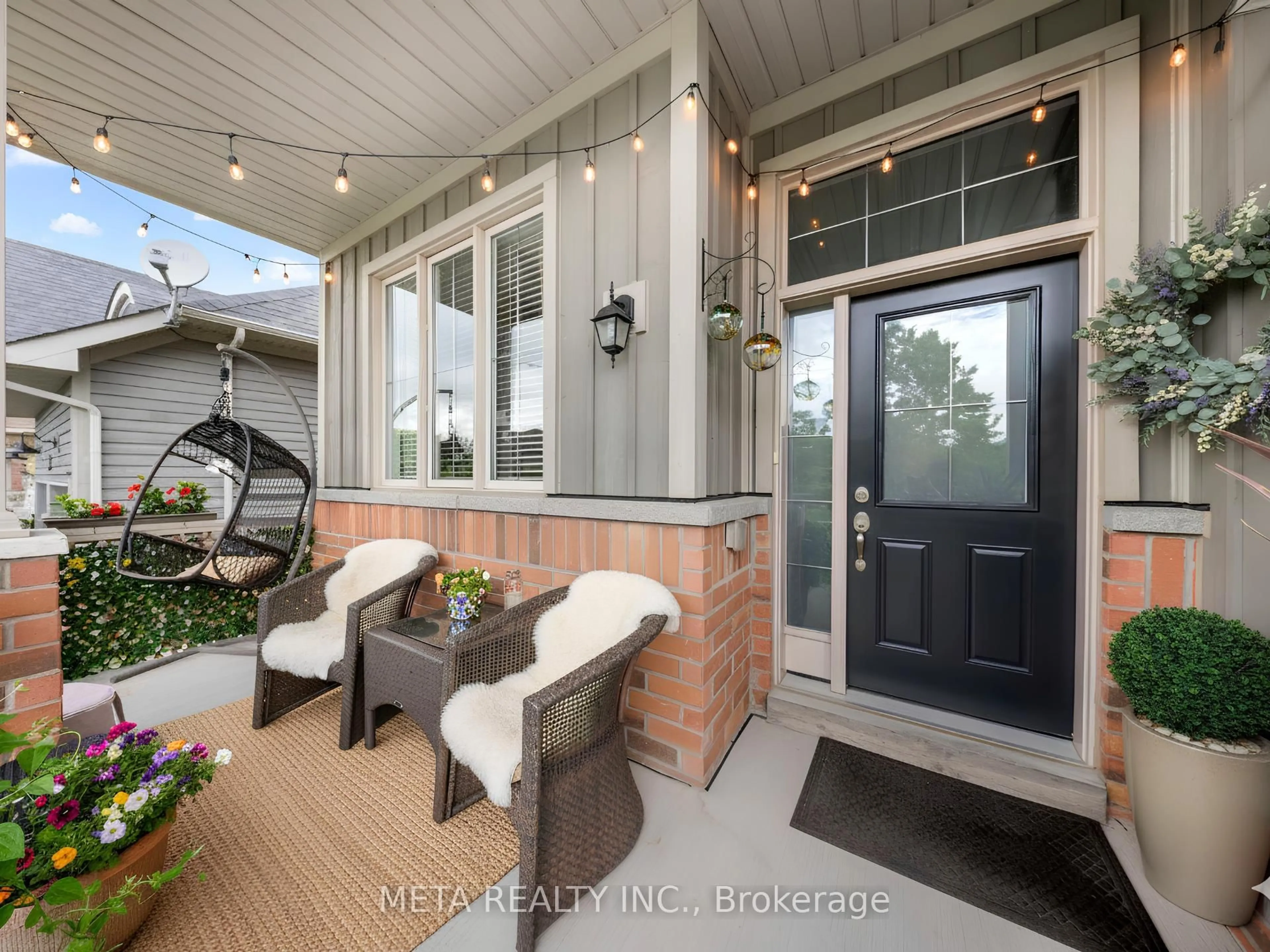 Indoor entryway for 18 Hughes St, Collingwood Ontario L9Y 0W7