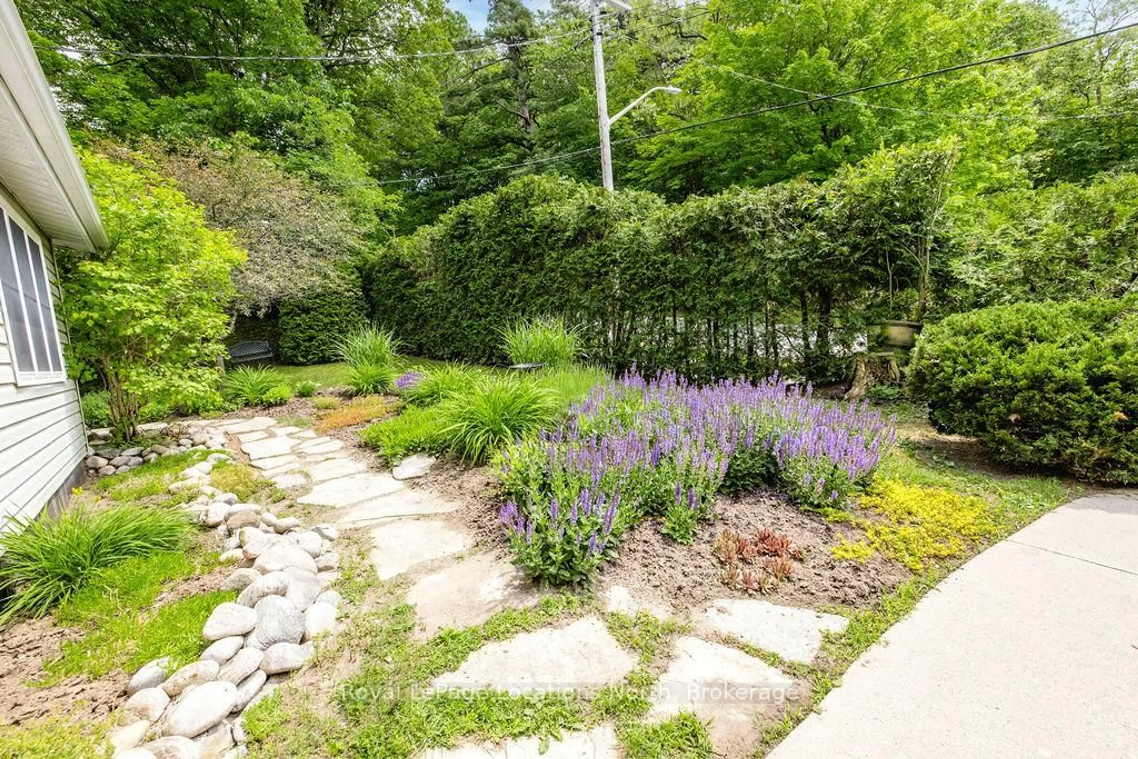 Patio, forest/trees view for 75 BURKE St, Penetanguishene Ontario L9M 1B3
