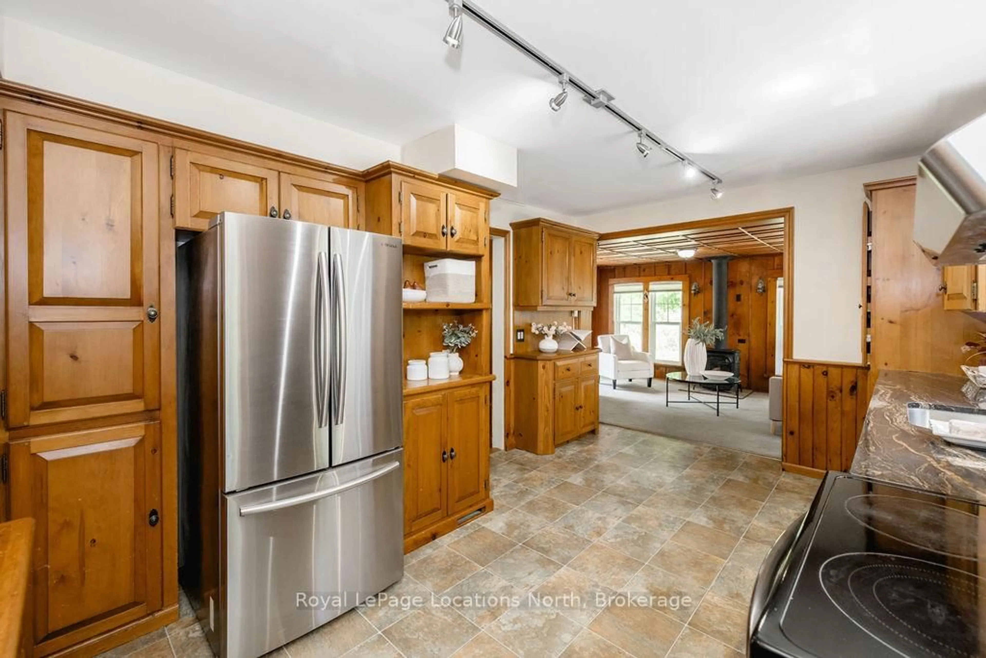 Open concept kitchen, ceramic/tile floor for 75 BURKE St, Penetanguishene Ontario L9M 1B3