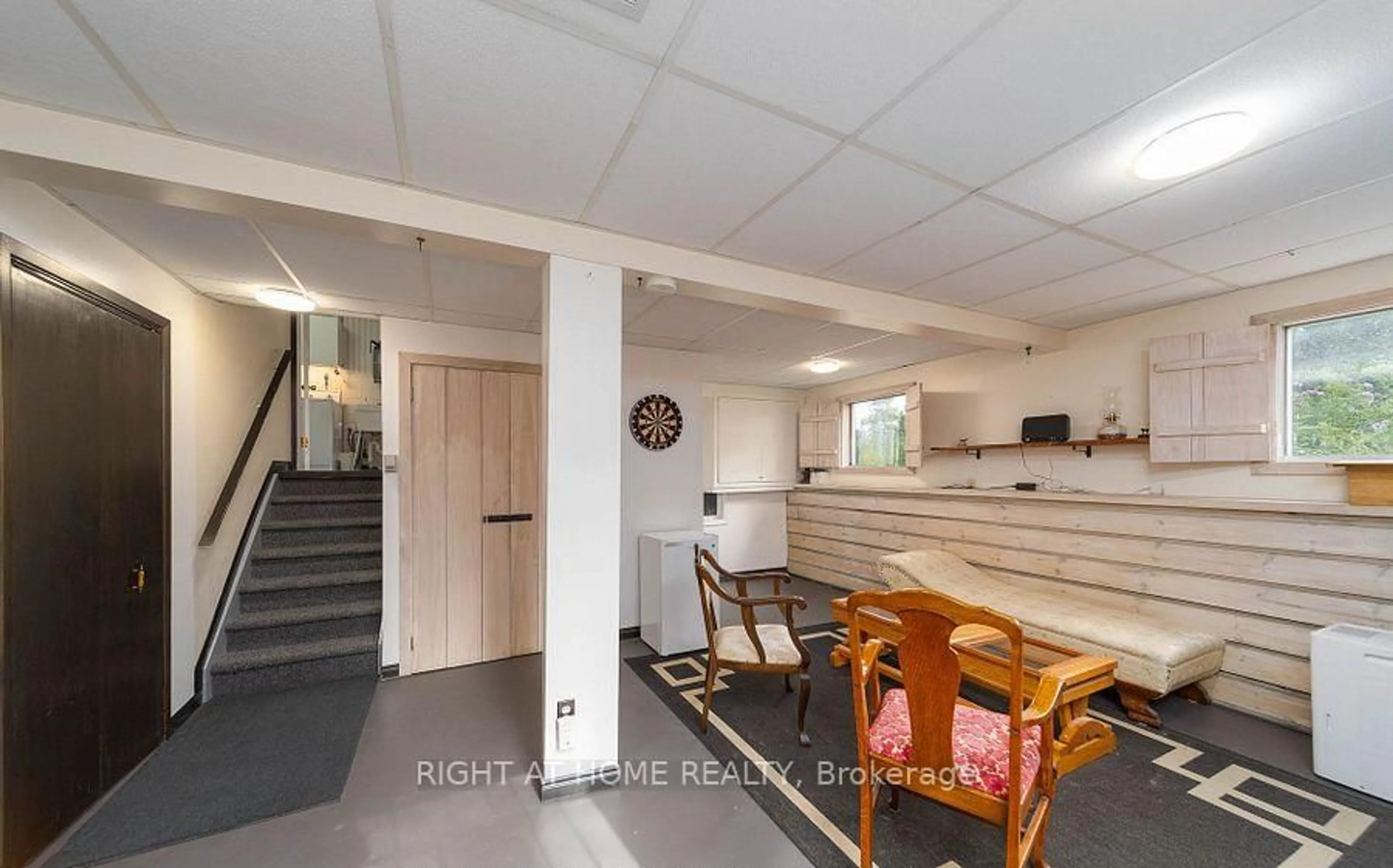 Indoor foyer for 12 Lakeshore Rd, Oro-Medonte Ontario L0L 2E0
