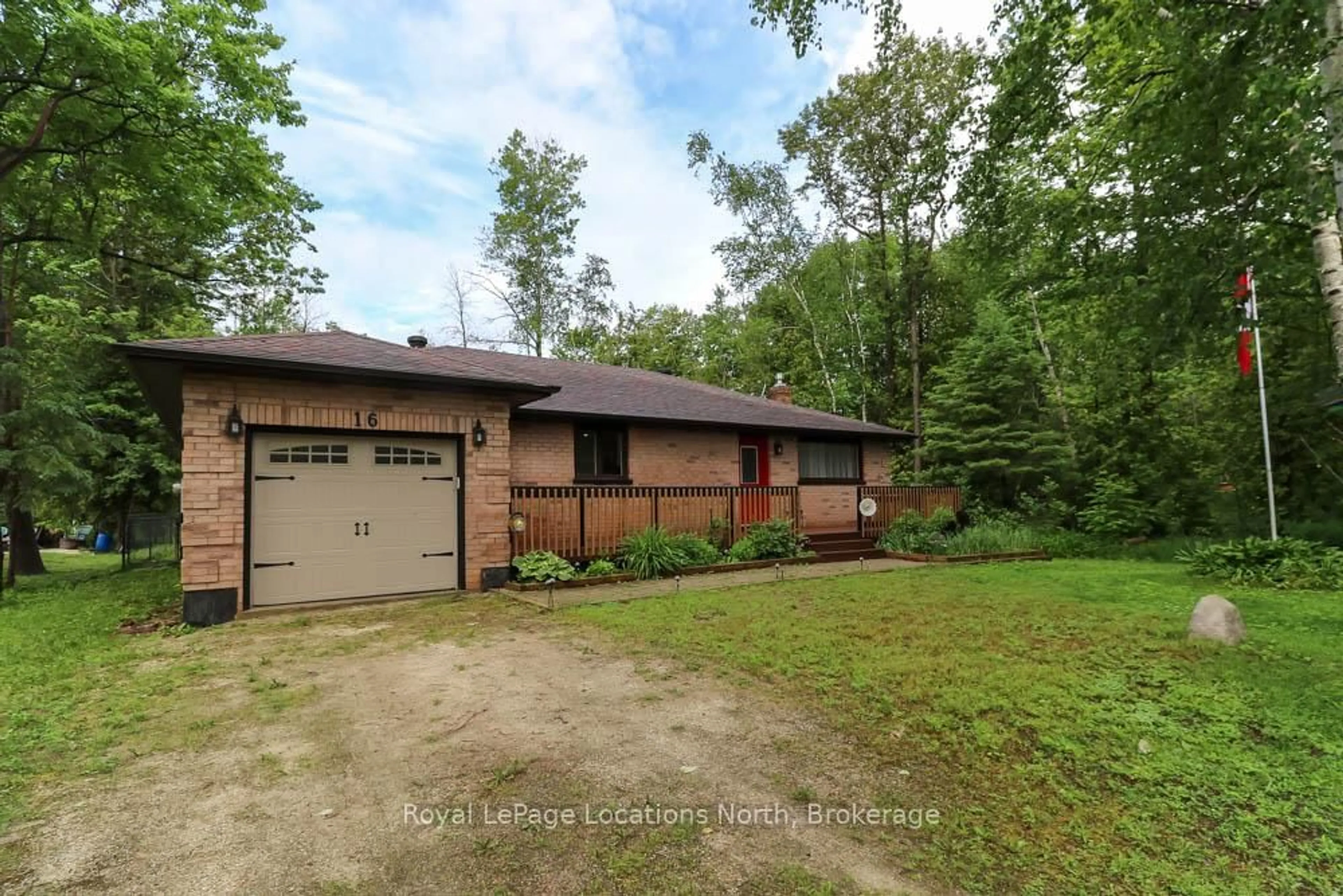 A pic from outside/outdoor area/front of a property/back of a property/a pic from drone, unknown for 16 Wood Ave, Wasaga Beach Ontario L9Z 2L3