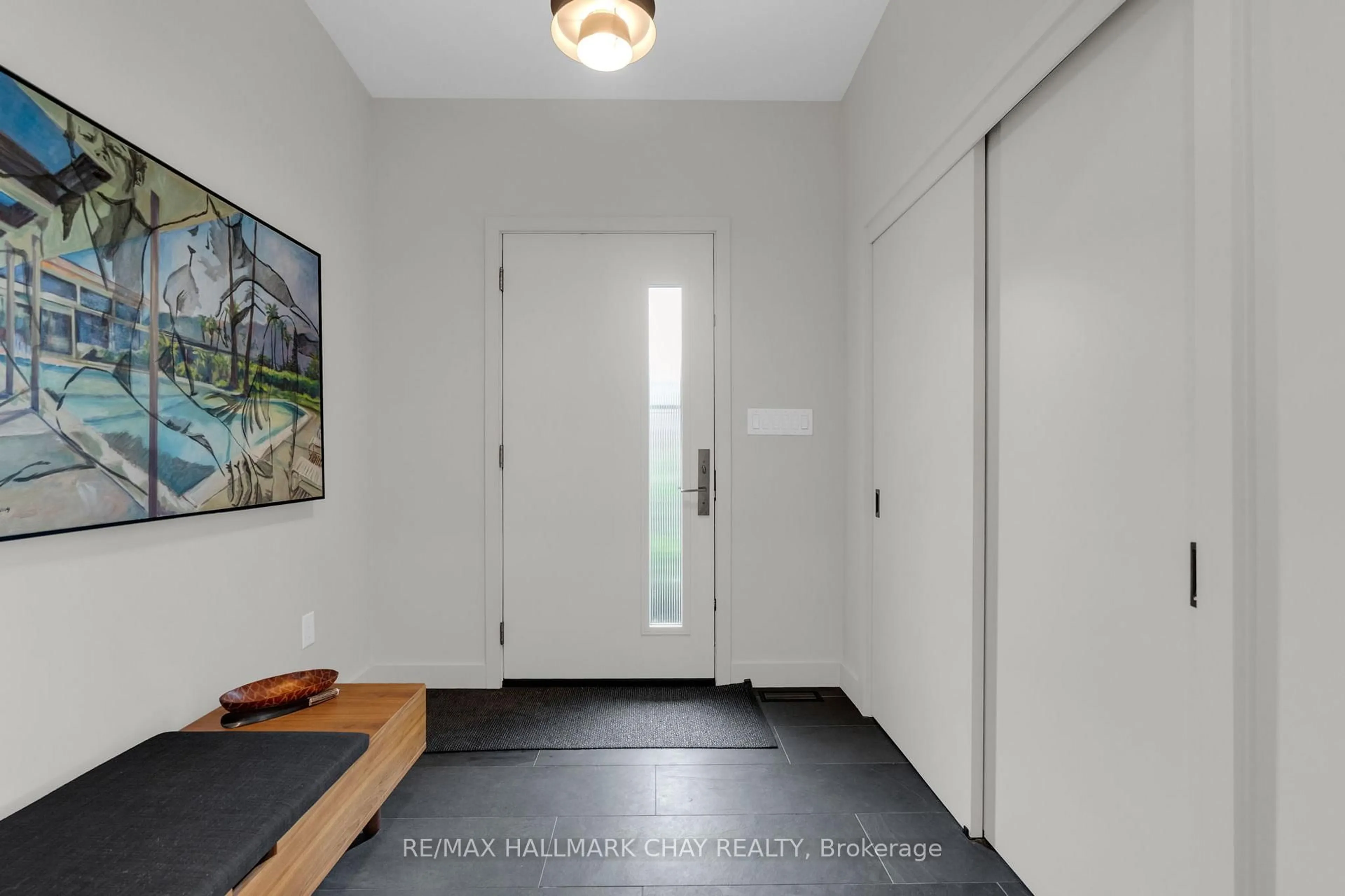 Indoor entryway for 175 Little Ave, Barrie Ontario L4N 6L7