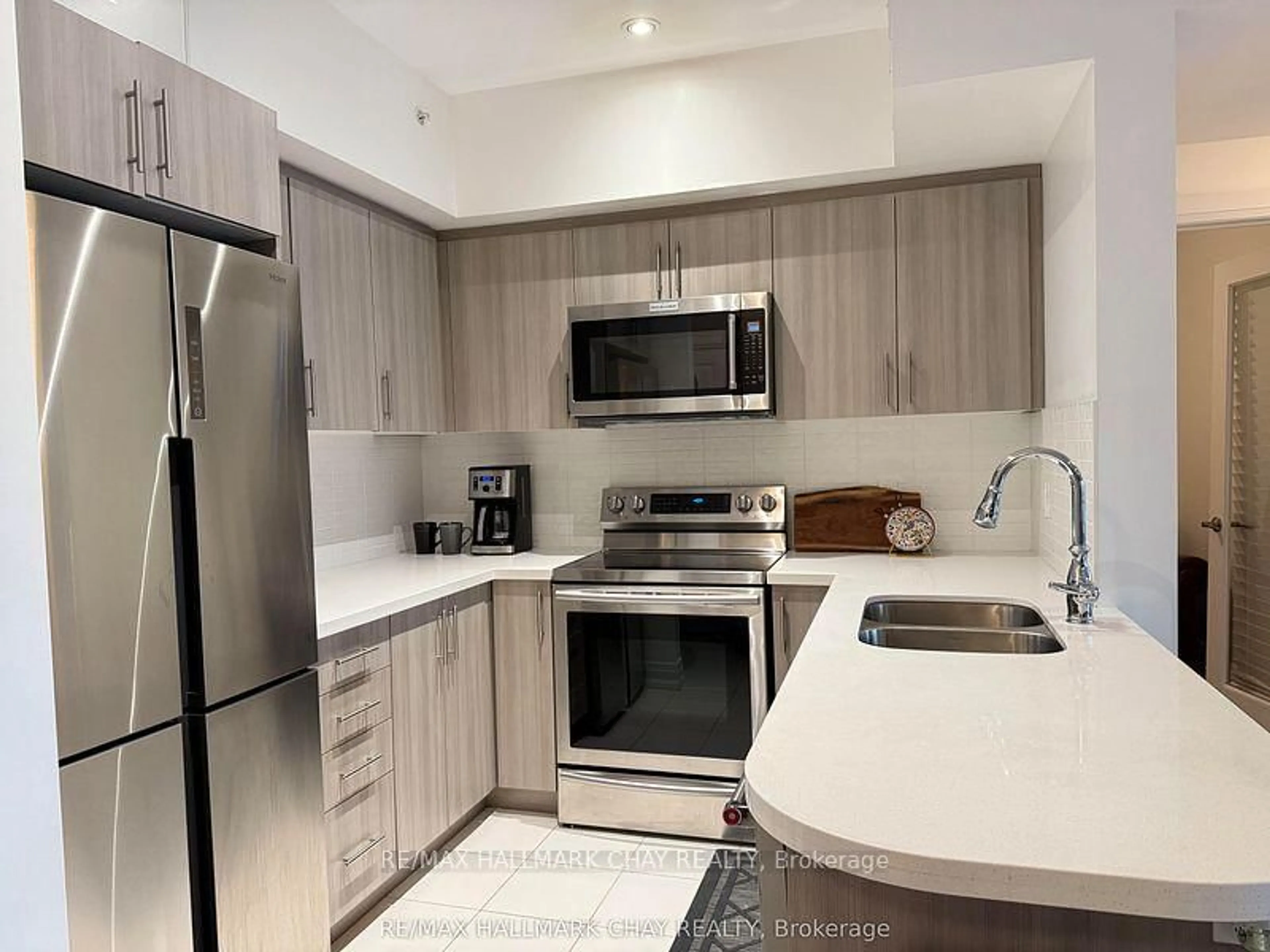 Standard kitchen, unknown for 302 Essa Rd #505, Barrie Ontario L9J 0H3