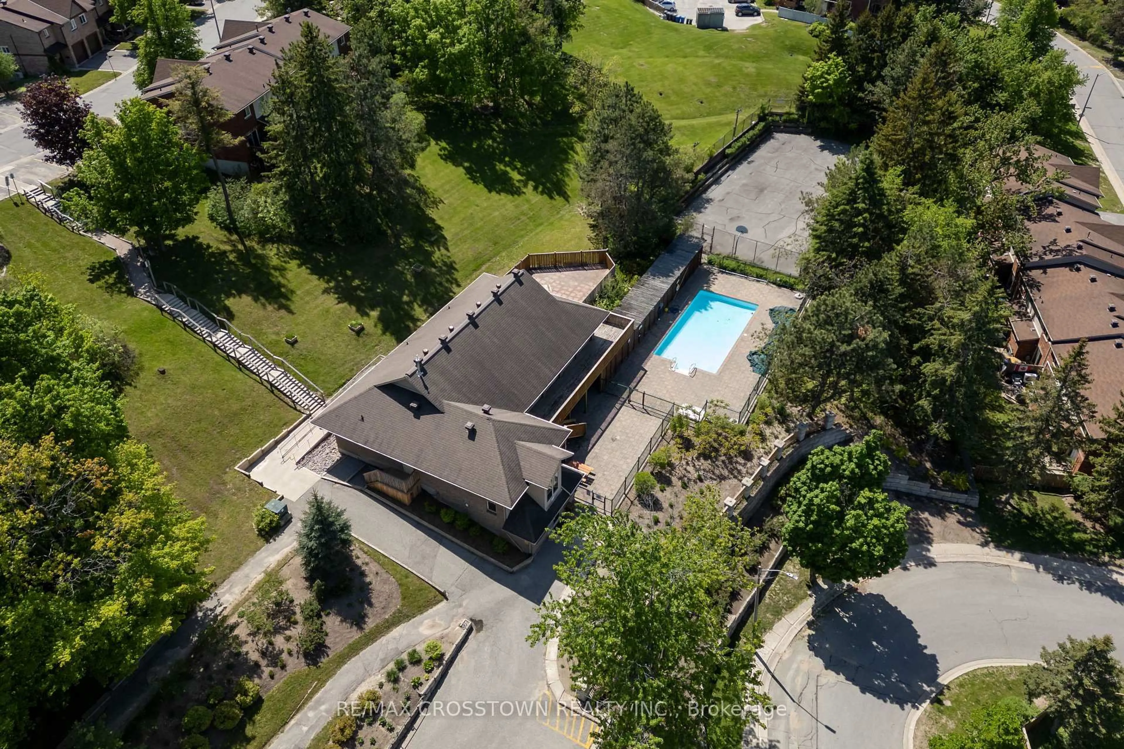 A pic from outside/outdoor area/front of a property/back of a property/a pic from drone, unknown for 1 Quail Cres #303, Barrie Ontario L4N 6W9