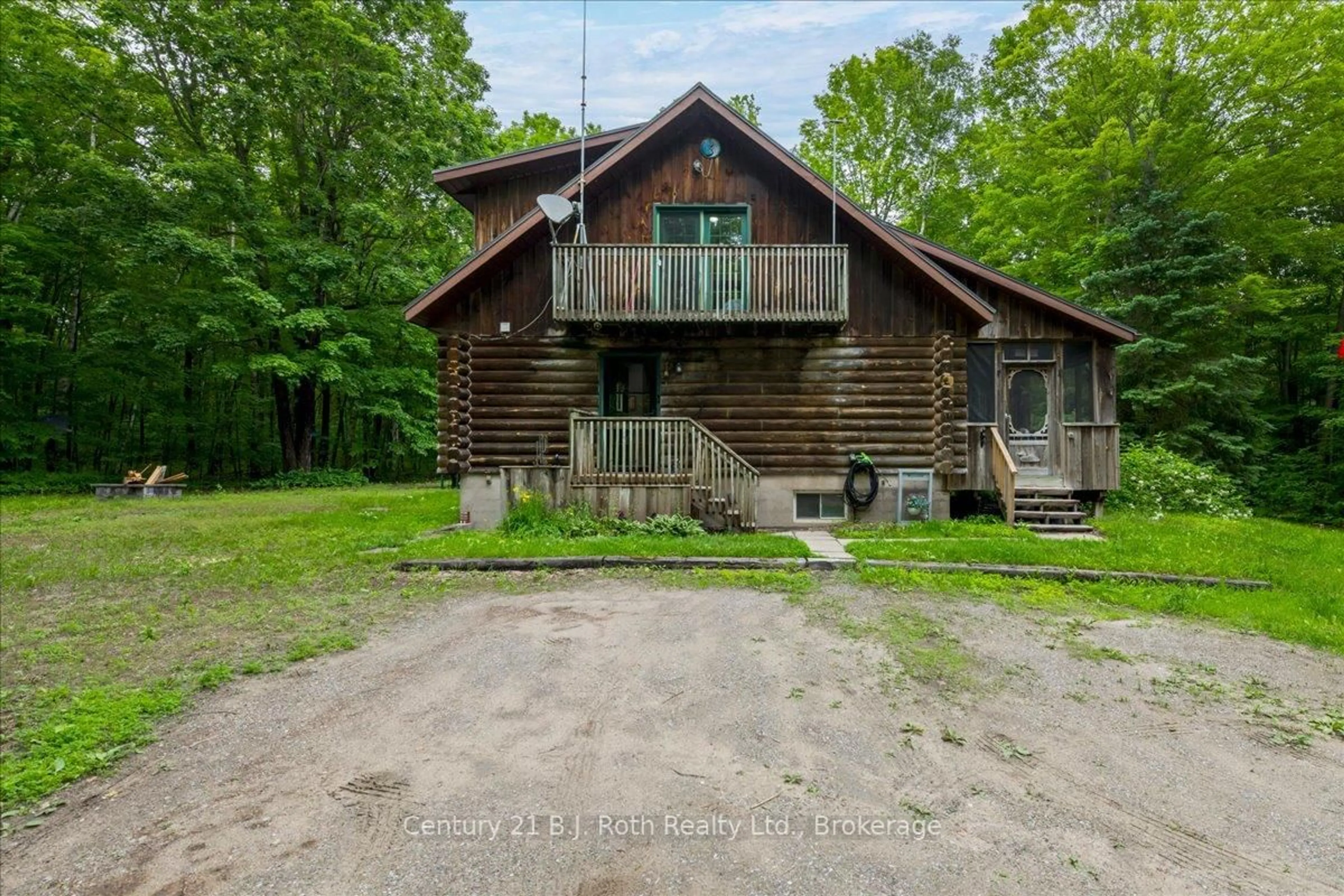 A pic from outside/outdoor area/front of a property/back of a property/a pic from drone, building for 650 Concession 3 Rd, Tiny Ontario L0L 2T0