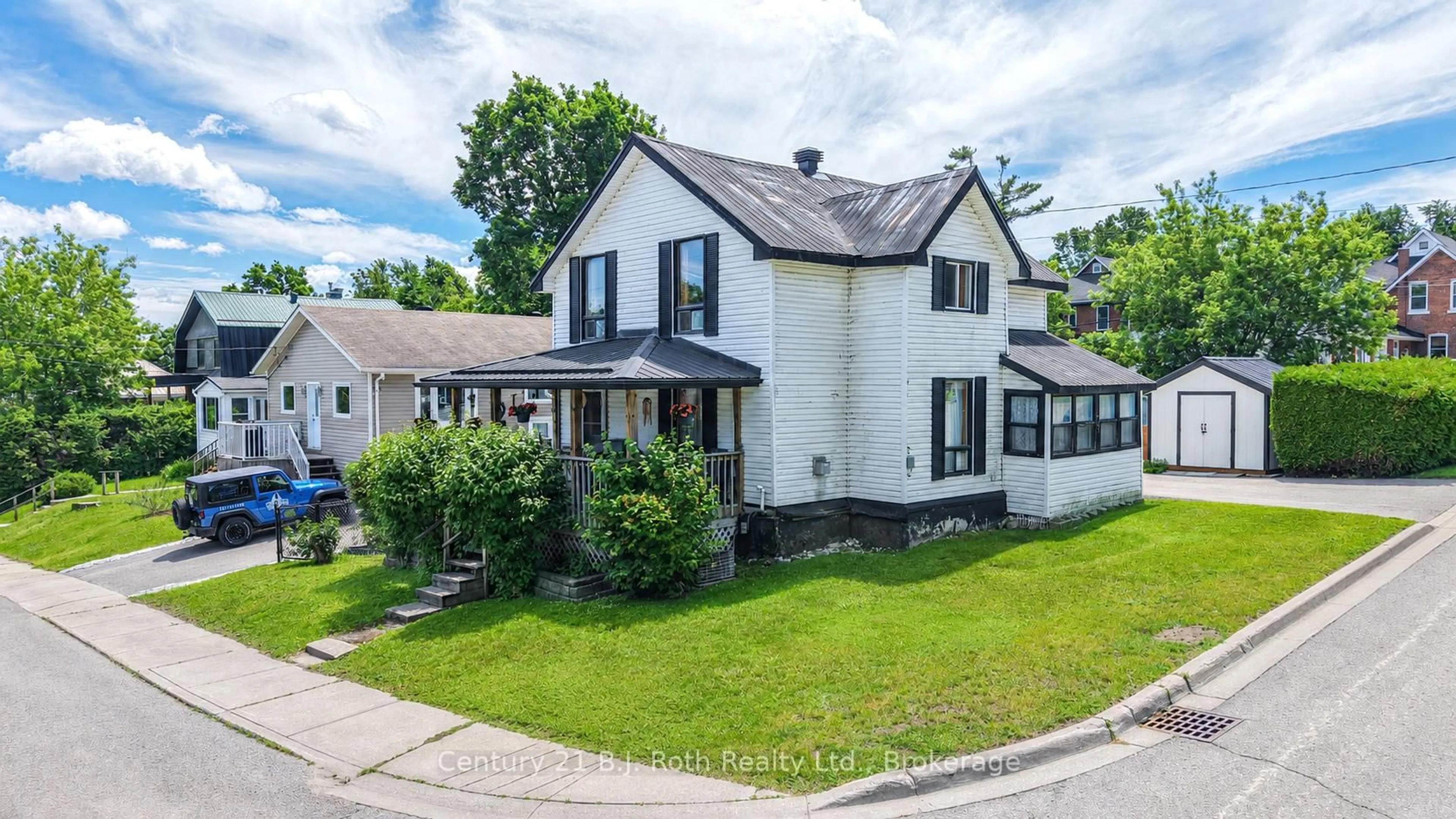 A pic from outside/outdoor area/front of a property/back of a property/a pic from drone, street for 139 Borland St, Orillia Ontario L3V 2C1